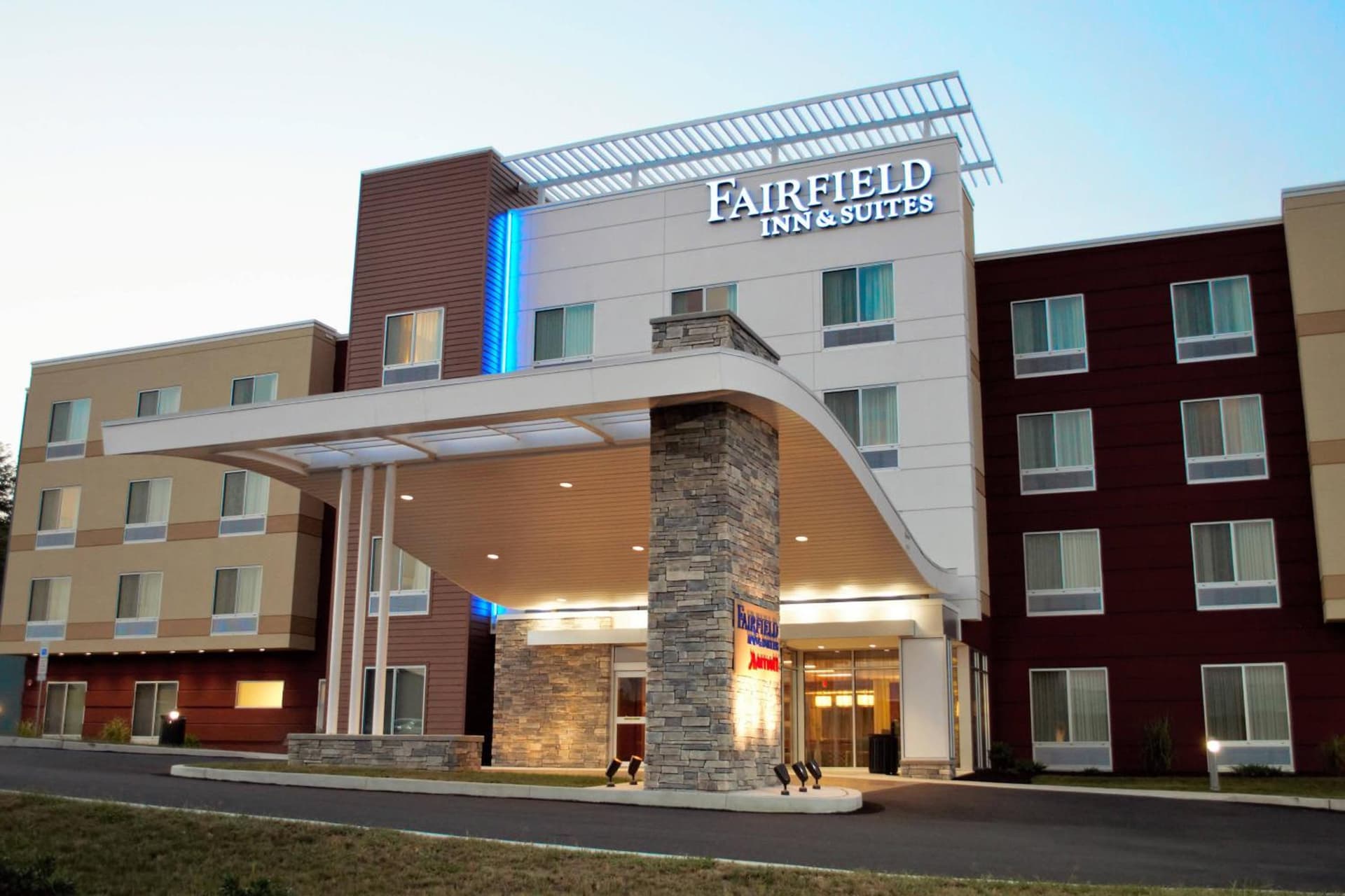 Fairfield Inn & Suites by Marriott Stroudsburg Bartonsville/Poconos interior in Stroudsburg, PA — gallery photo 2