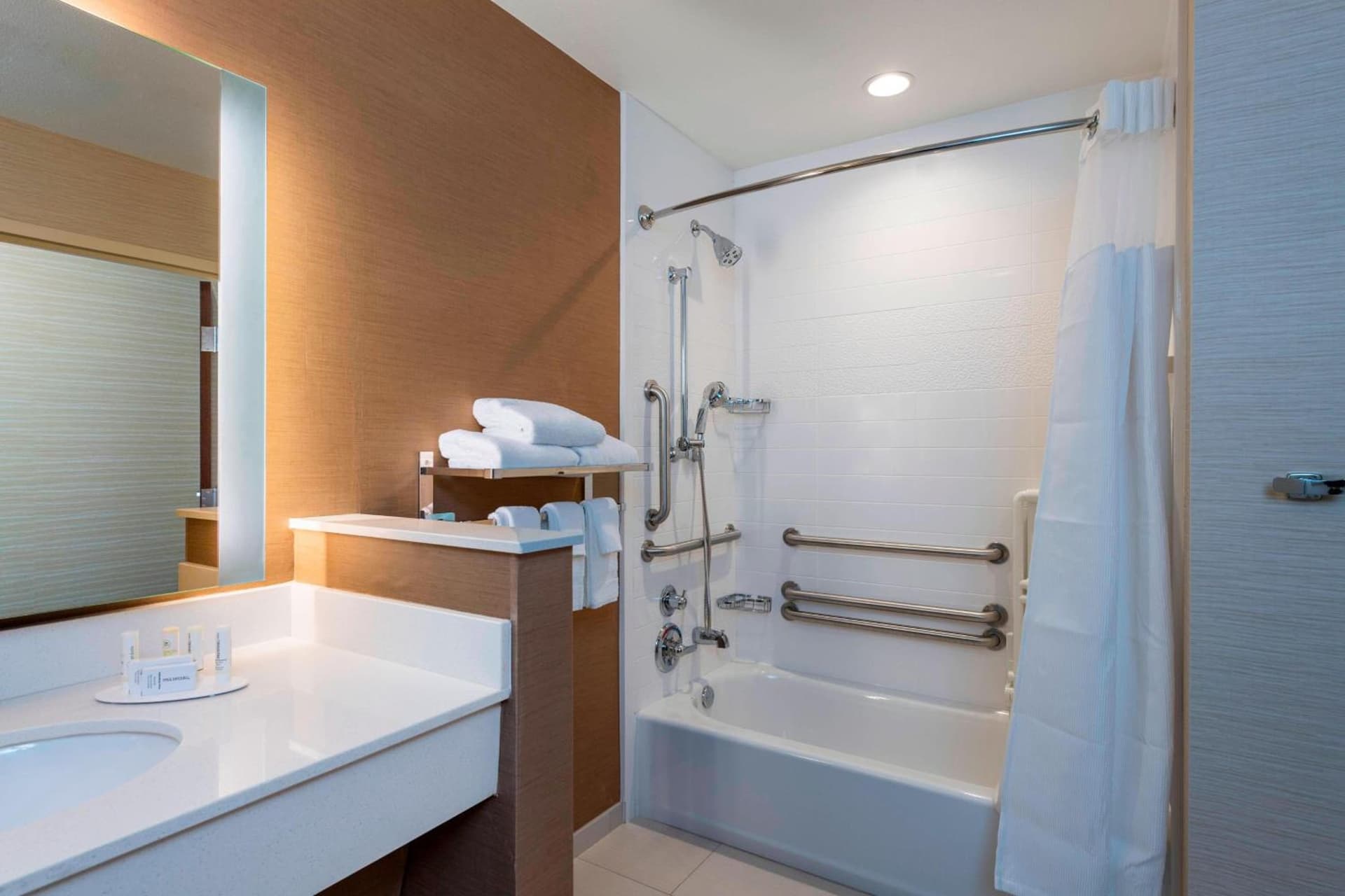 Fairfield by Marriott Inn & Suites Palm Desert Coachella Valley gallery photo in Palm Desert, CA — image 4