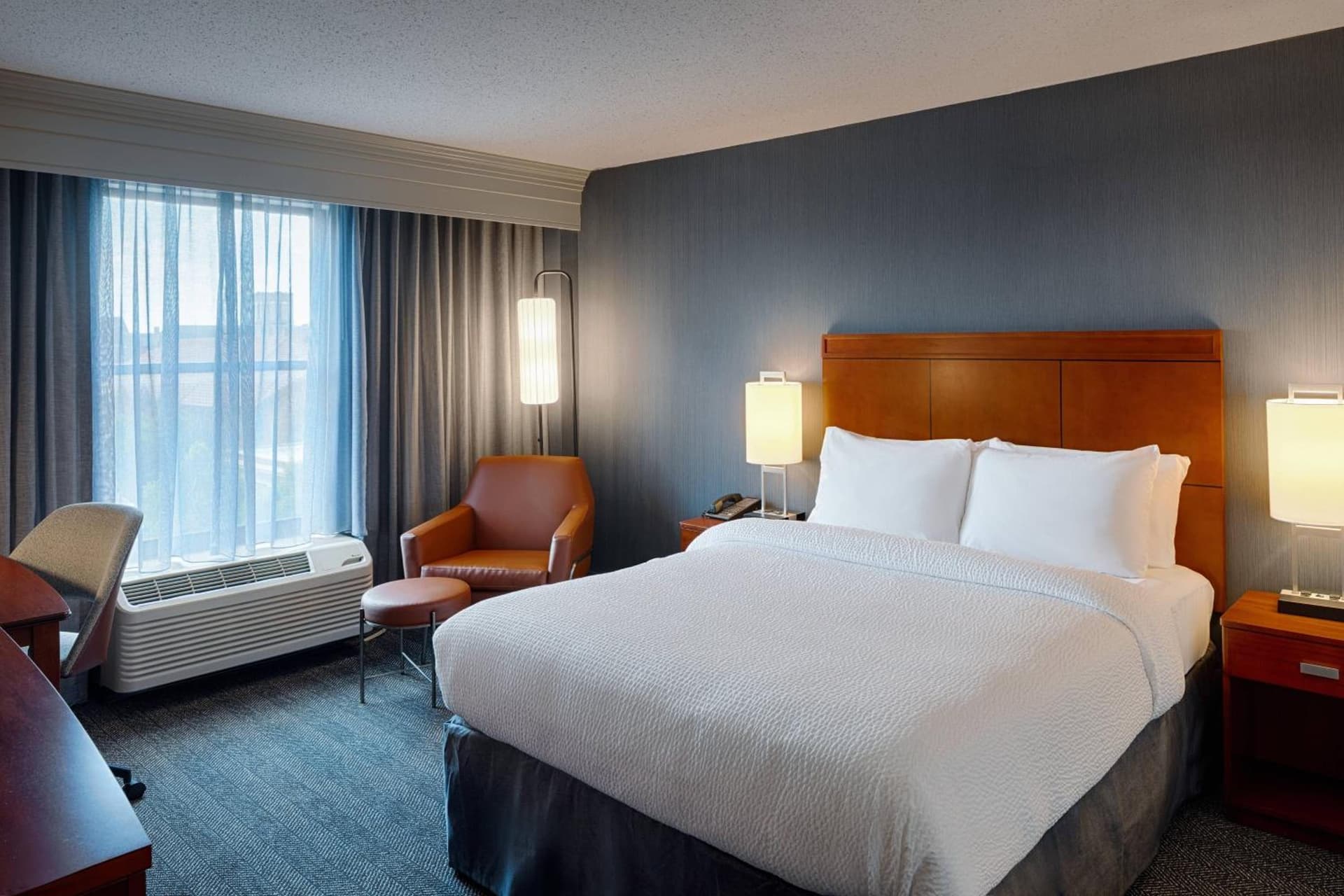 Courtyard by Marriott Springfield Downtown interior in Springfield, OH — gallery photo 2