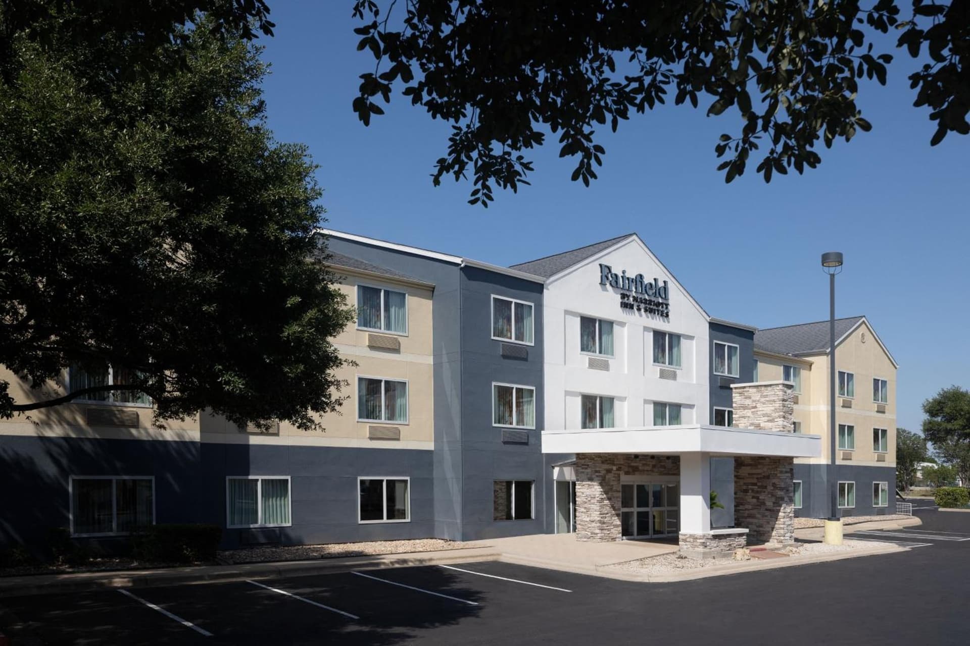 Fairfield Inn and Suites Austin South interior in Austin, TX — gallery photo 2