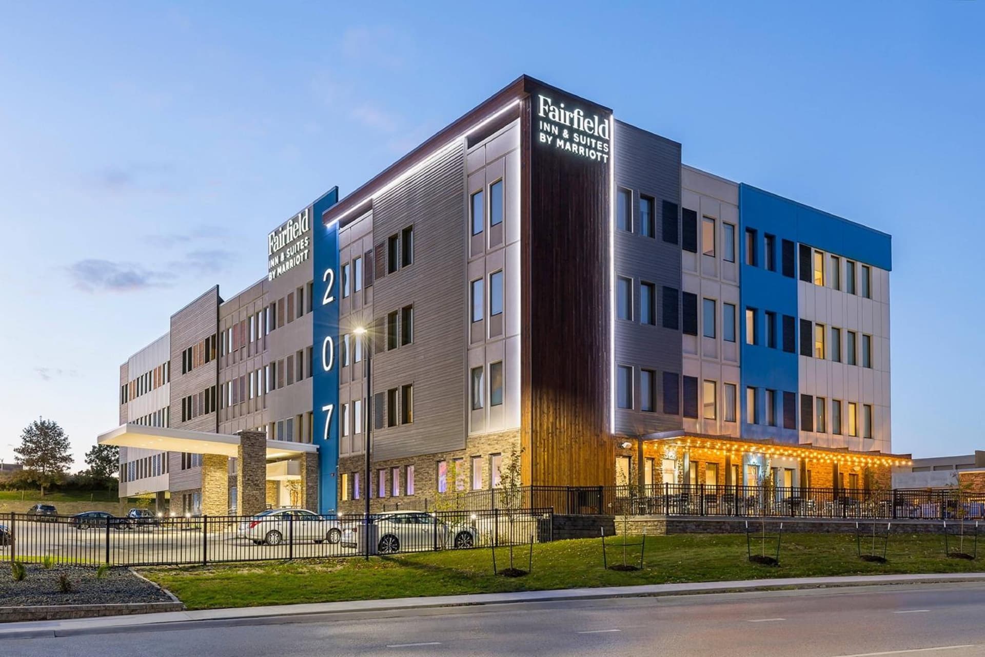 Fairfield Inn & Suites by Marriott Des Moines Downtown featured exterior or lobby in Des Moines, IA — similar hotel