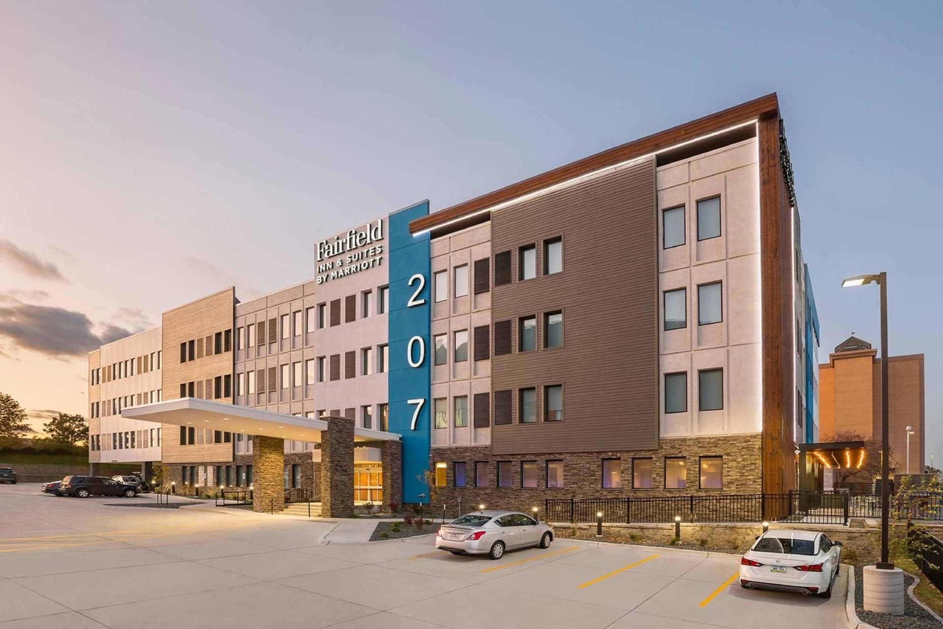 Fairfield Inn & Suites by Marriott Des Moines Downtown property views in Des Moines, IA — gallery photo 3