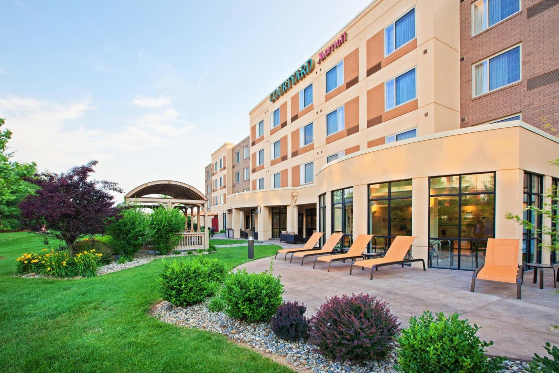 Courtyard Louisville Northeast — hotel in Louisville, Kentucky