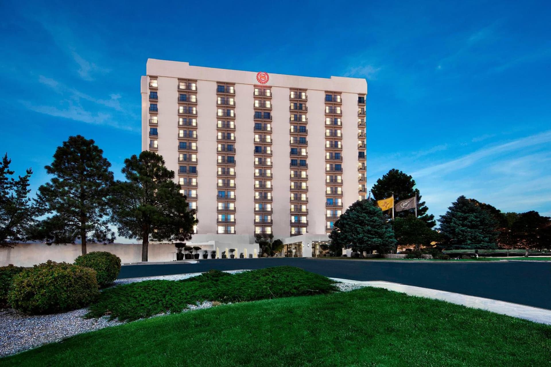Sheraton Albuquerque Airport Hotel interior in Albuquerque, NM — gallery photo 2