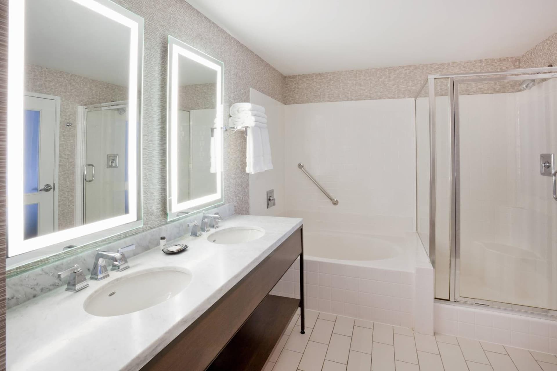 Sheraton St. Paul Woodbury Hotel gallery photo in Woodbury, MN — image 21