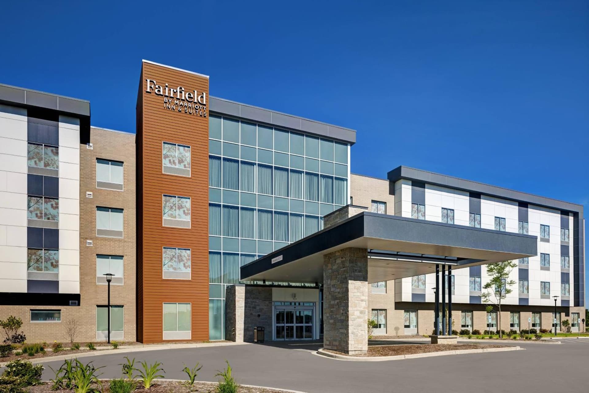 Fairfield Inn & Suites by Marriott Milwaukee Brookfield interior in Brookfield, WI — gallery photo 2