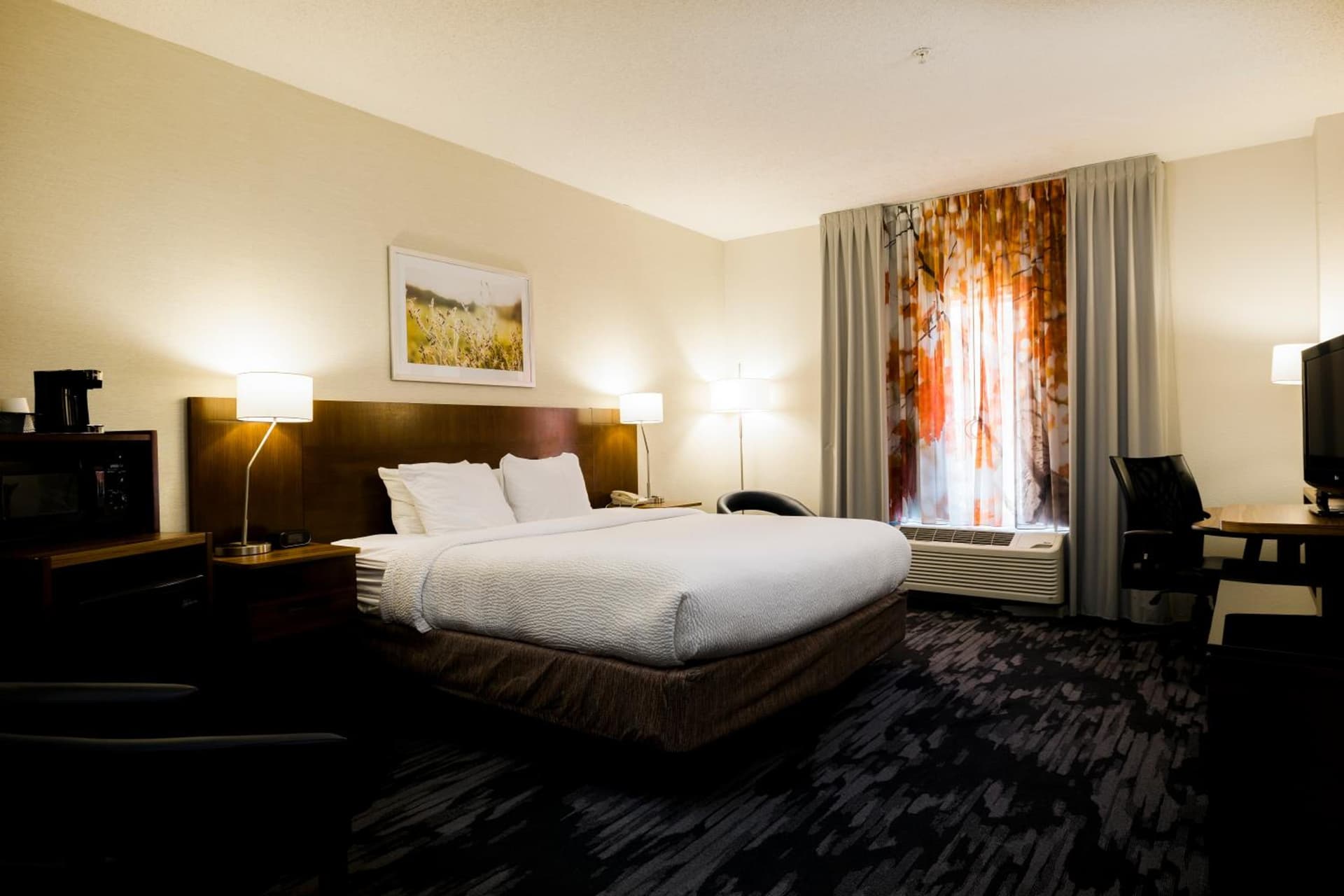 Fairfield Inn & Suites by Marriott Charleston North/Ashley Phosphate interior in Charleston, SC — gallery photo 2