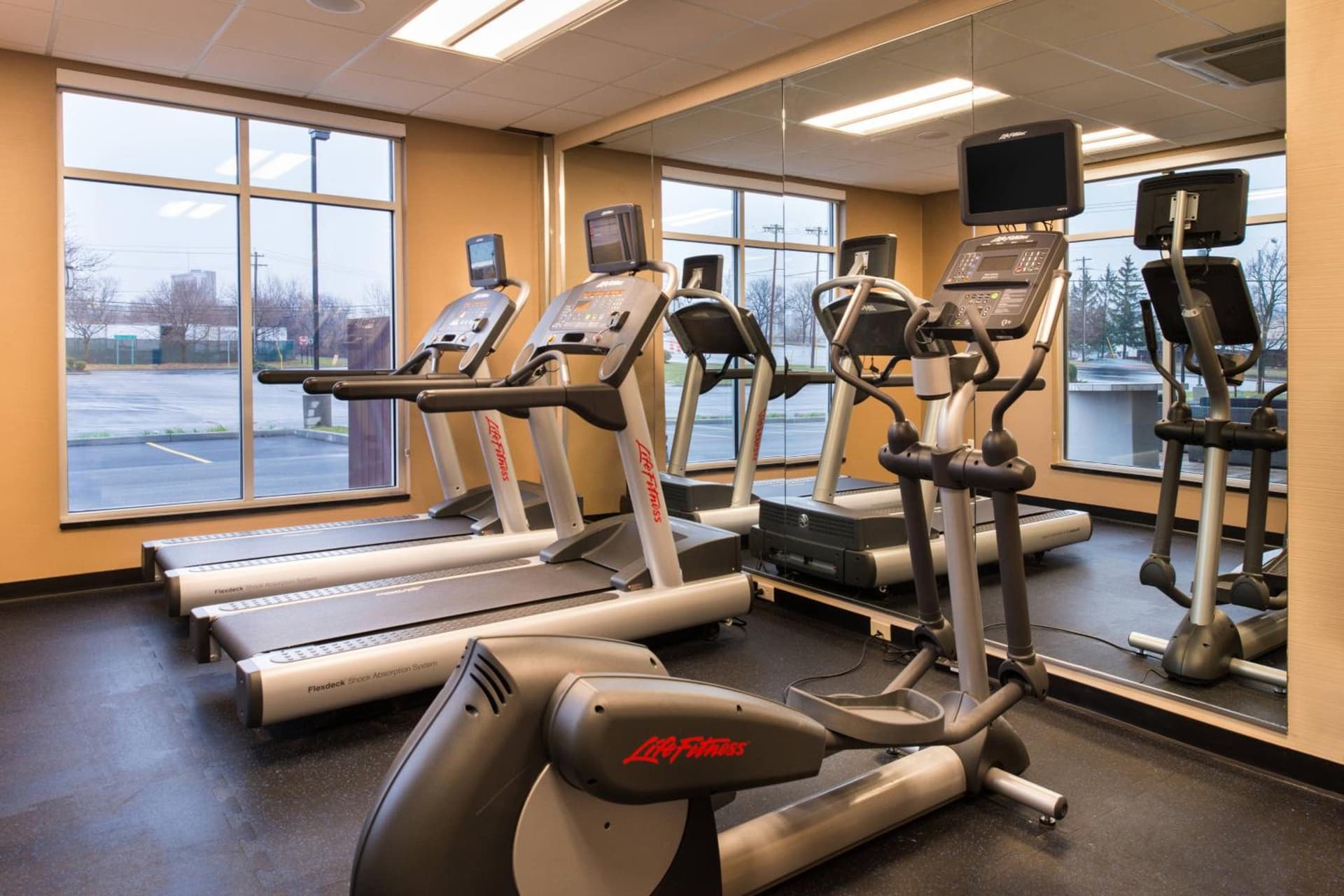 Fairfield Inn & Suites by Marriott Utica interior in Utica, NY — gallery photo 2