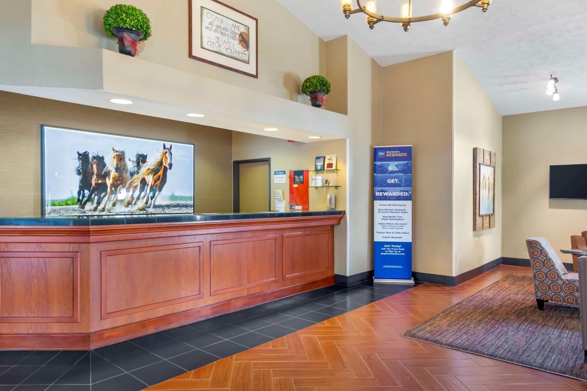 Best Western Plus The Inn at Horse Heaven property views in Prosser, WA — gallery photo 3