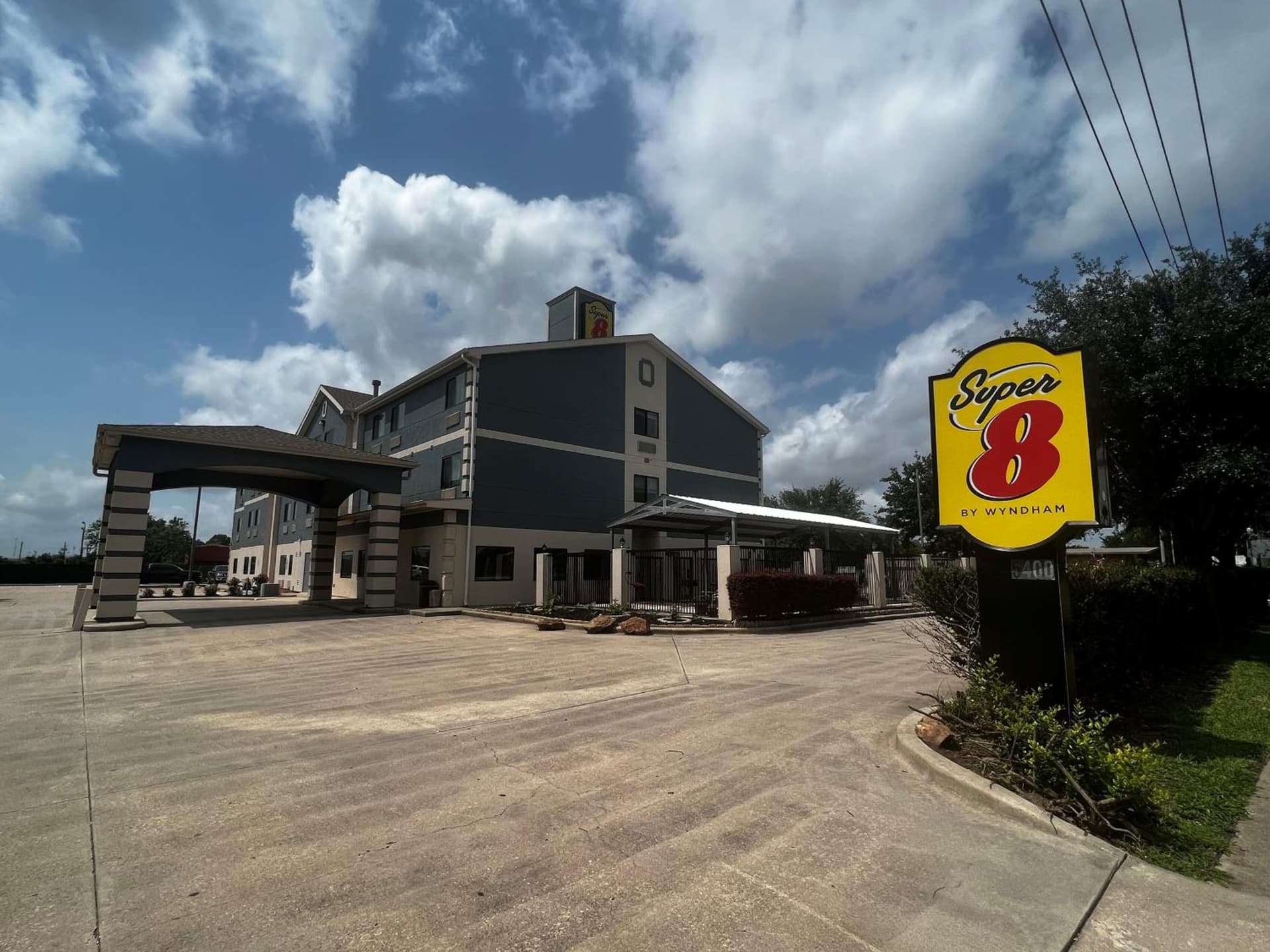 Super 8 by Wyndham Pasadena gallery photo in Pasadena, TX — image 43