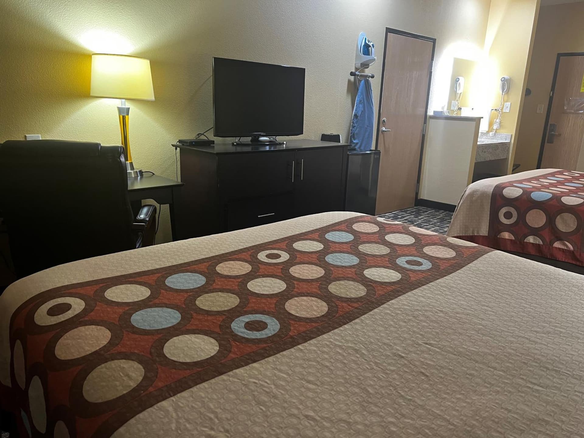Super 8 by Wyndham Pasadena gallery photo in Pasadena, TX — image 19
