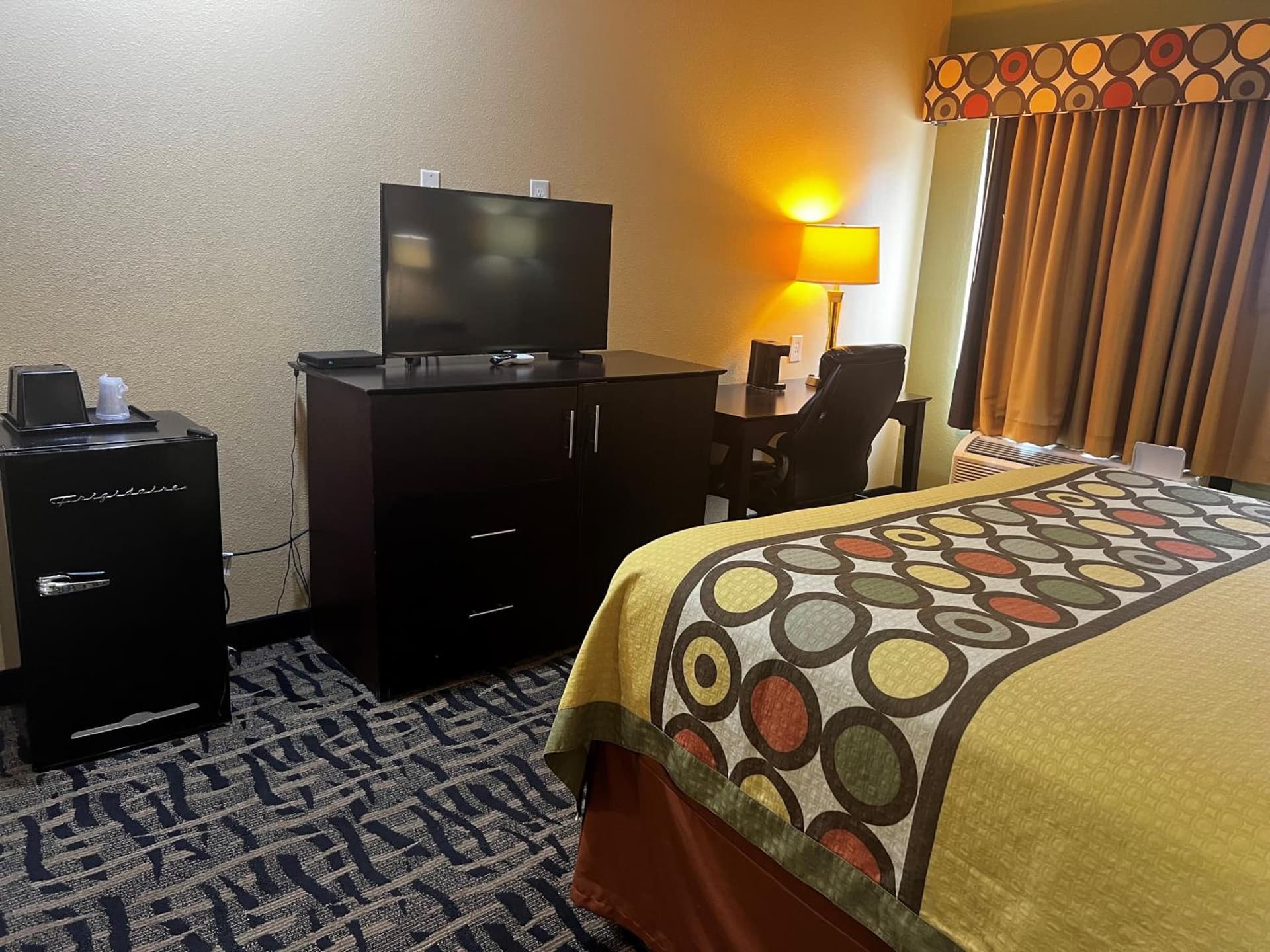 Super 8 by Wyndham Pasadena gallery photo in Pasadena, TX — image 44