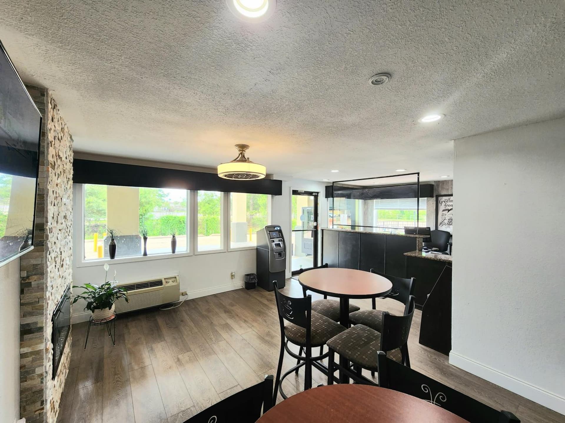 Super 8 by Wyndham Shreveport property views in Shreveport, LA — gallery photo 3