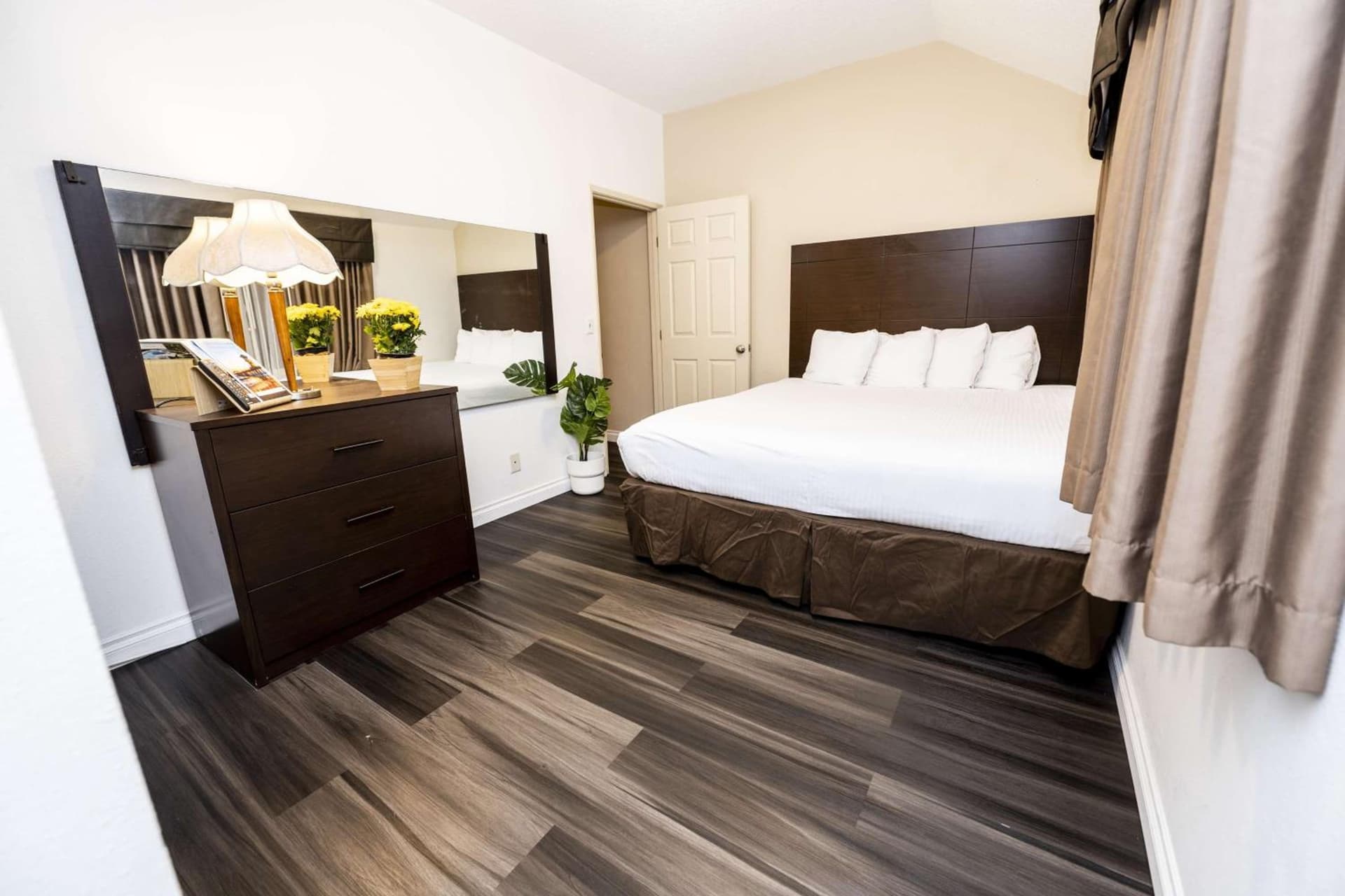 Best Western Westminster Inn property views in Westminster, CA — gallery photo 3