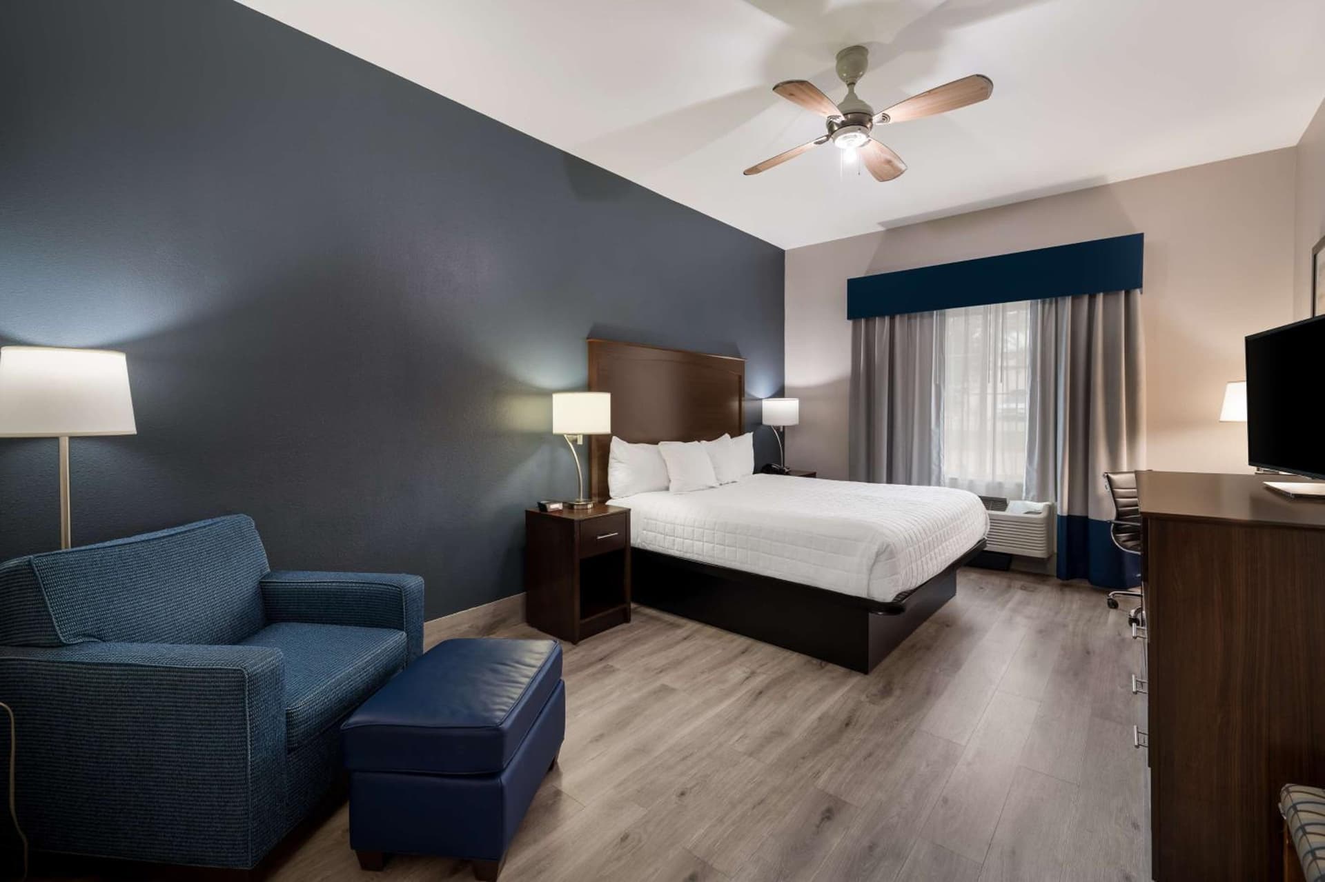 Best Western Plus Lake Dallas Inn & Suites gallery photo in Lake Dallas, TX — image 34