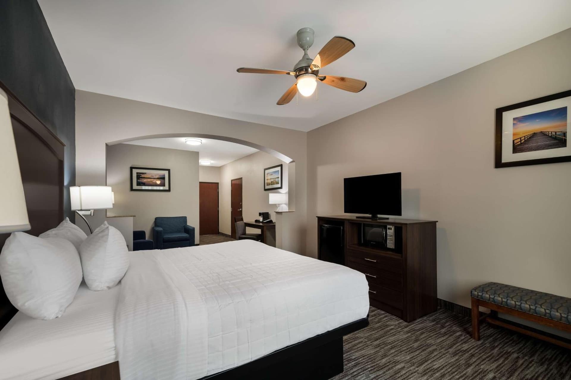 Best Western Plus Lake Dallas Inn & Suites gallery photo in Lake Dallas, TX — image 12