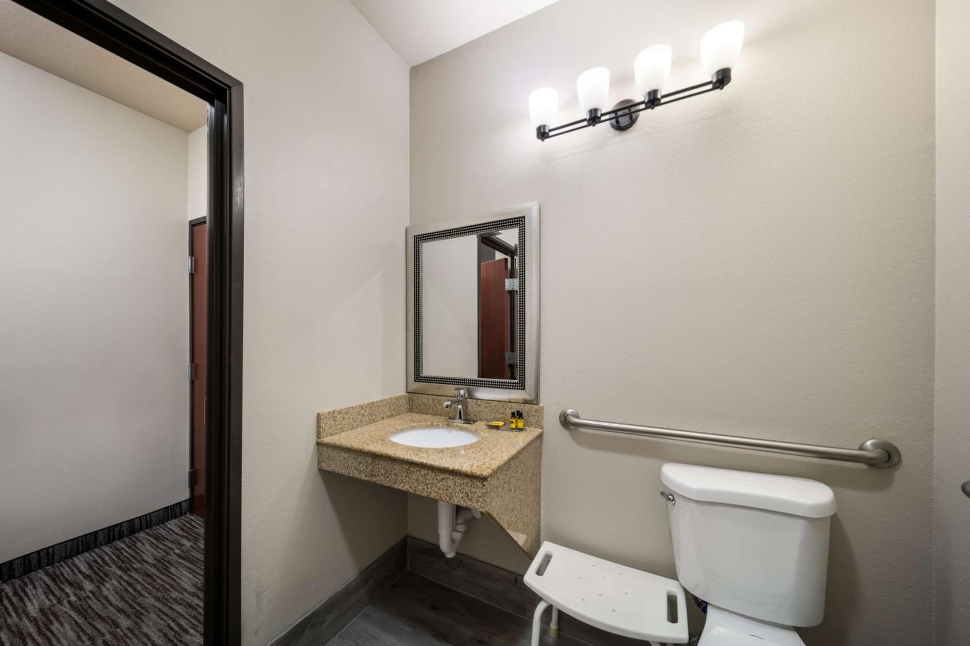 Best Western Plus Lake Dallas Inn & Suites gallery photo in Lake Dallas, TX — image 18