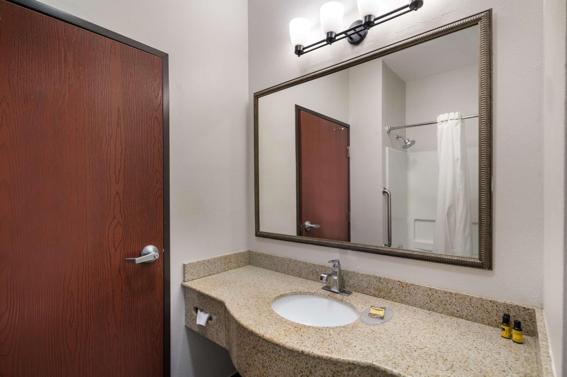 Best Western Plus Lake Dallas Inn & Suites gallery photo in Lake Dallas, TX — image 5