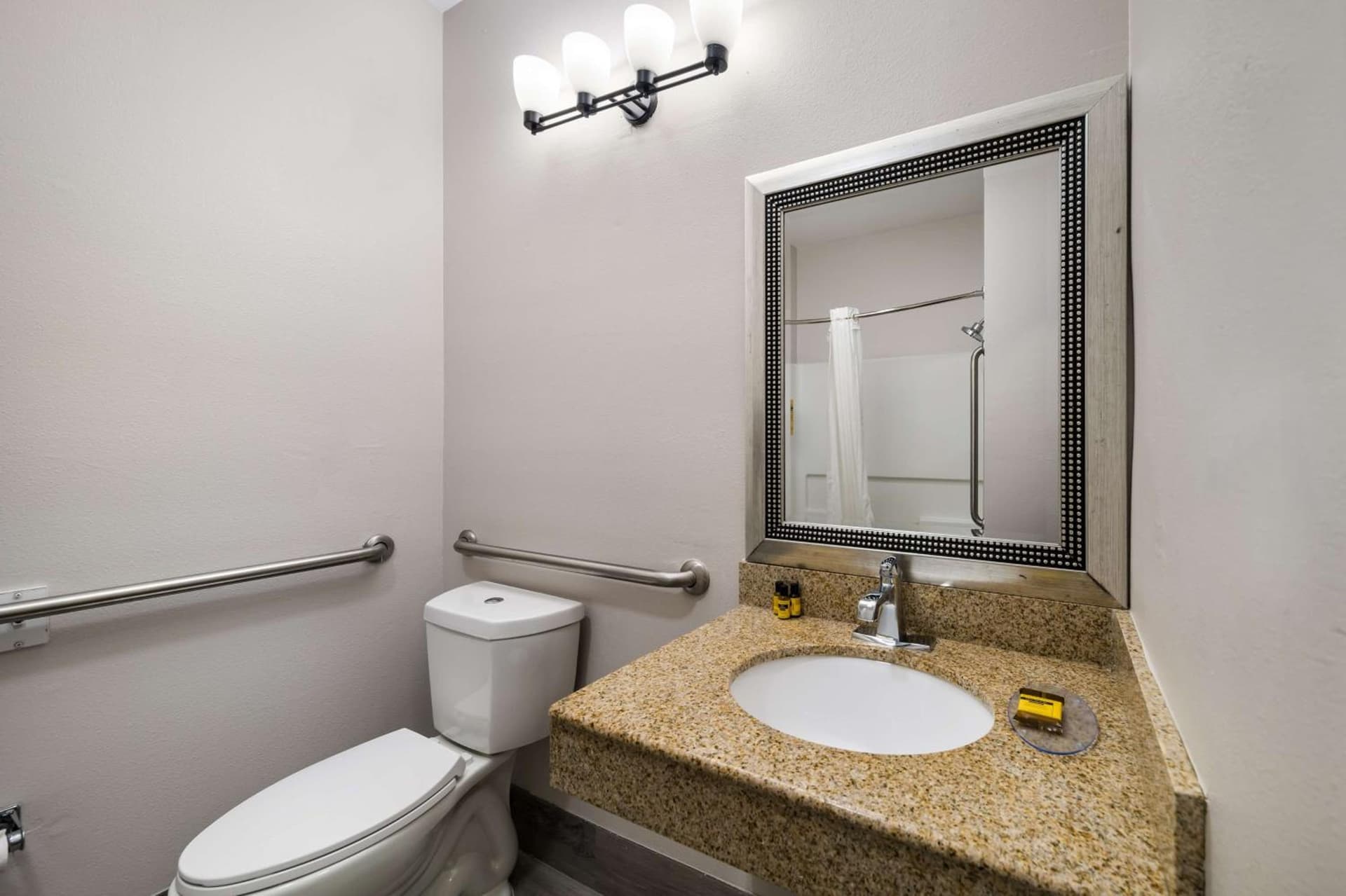 Best Western Plus Lake Dallas Inn & Suites gallery photo in Lake Dallas, TX — image 30