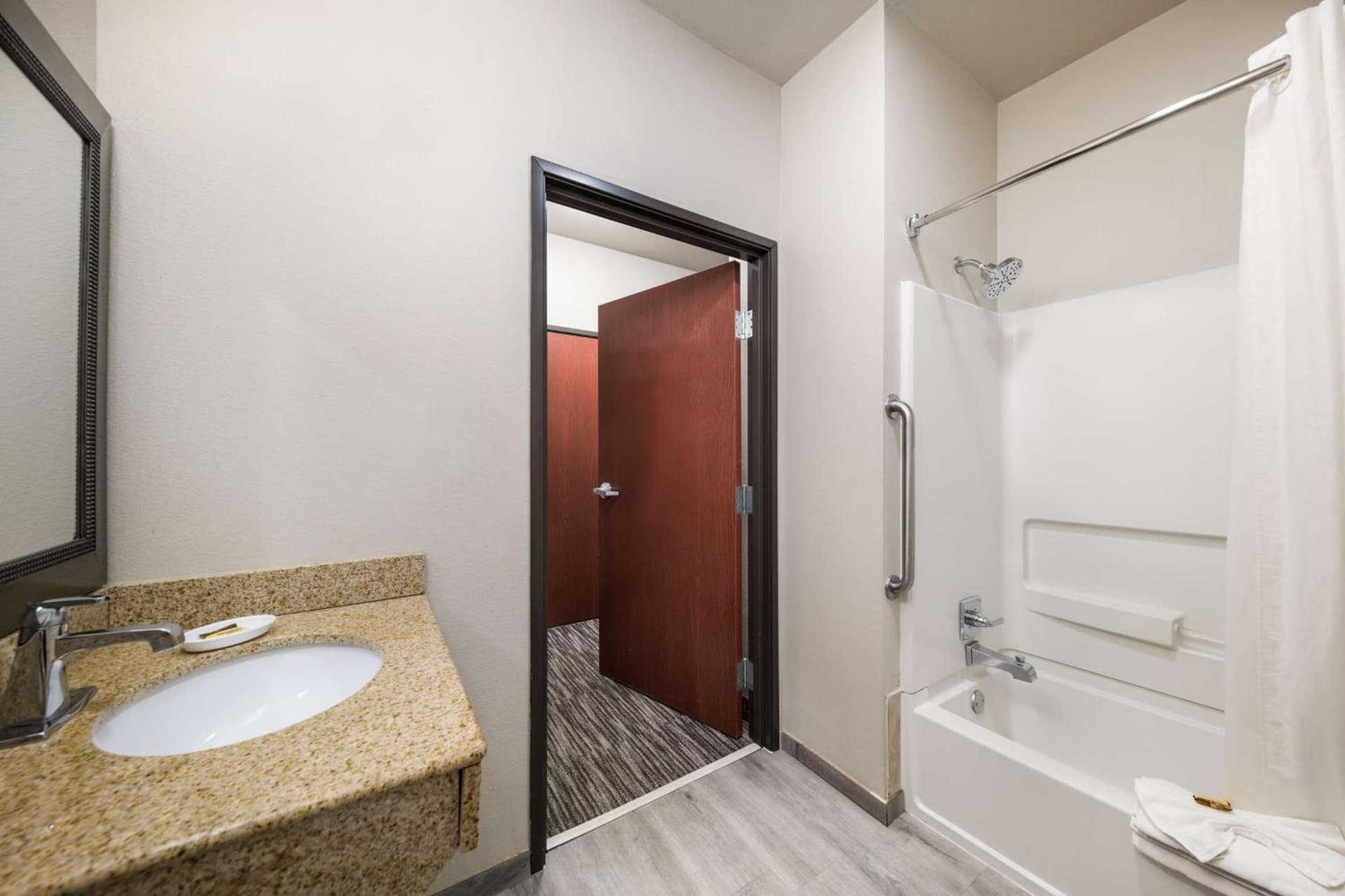 Best Western Plus Lake Dallas Inn & Suites gallery photo in Lake Dallas, TX — image 32