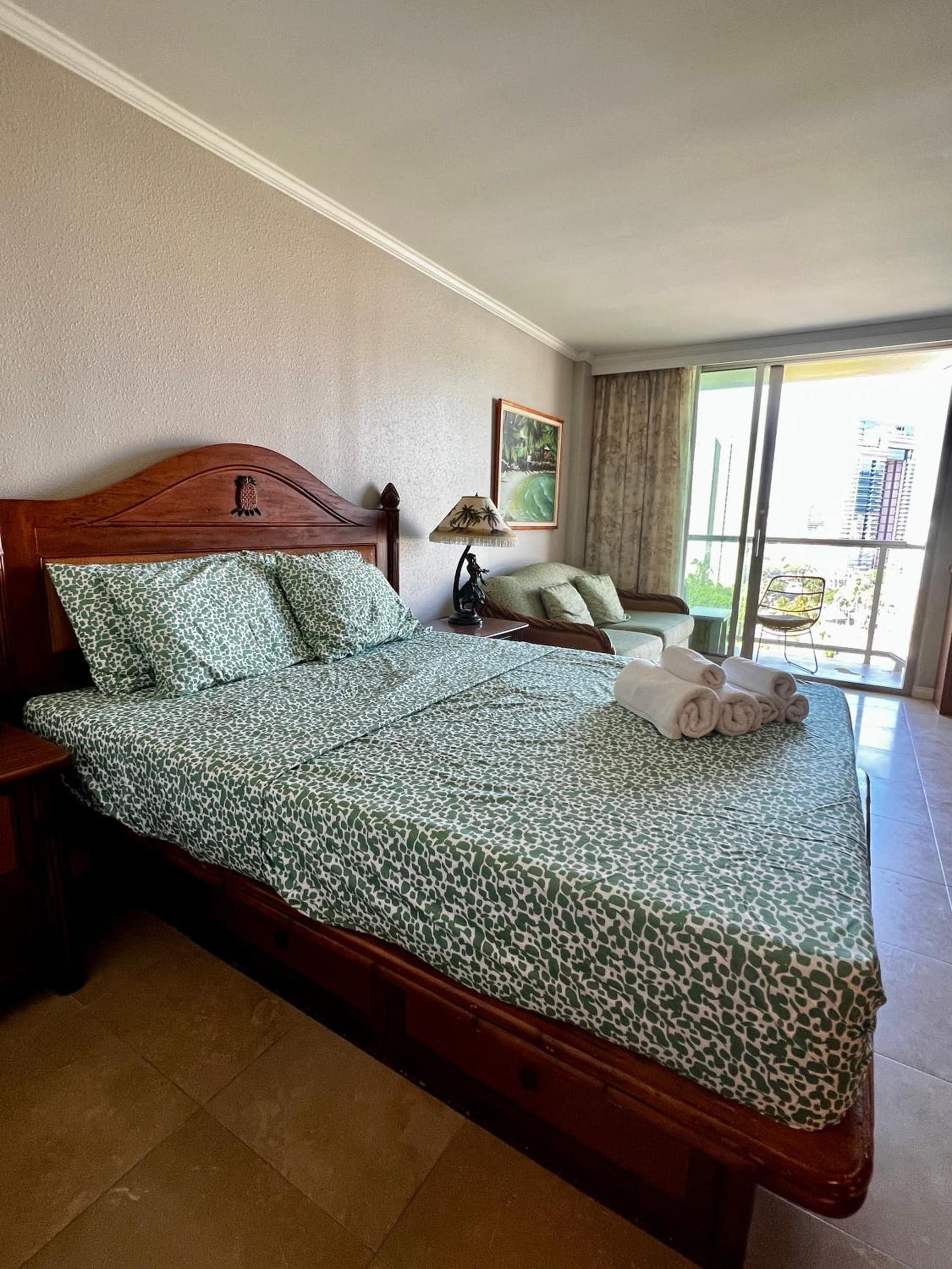 Luana Waikiki Park Views - no resort fees property views in Honolulu, HI — gallery photo 3
