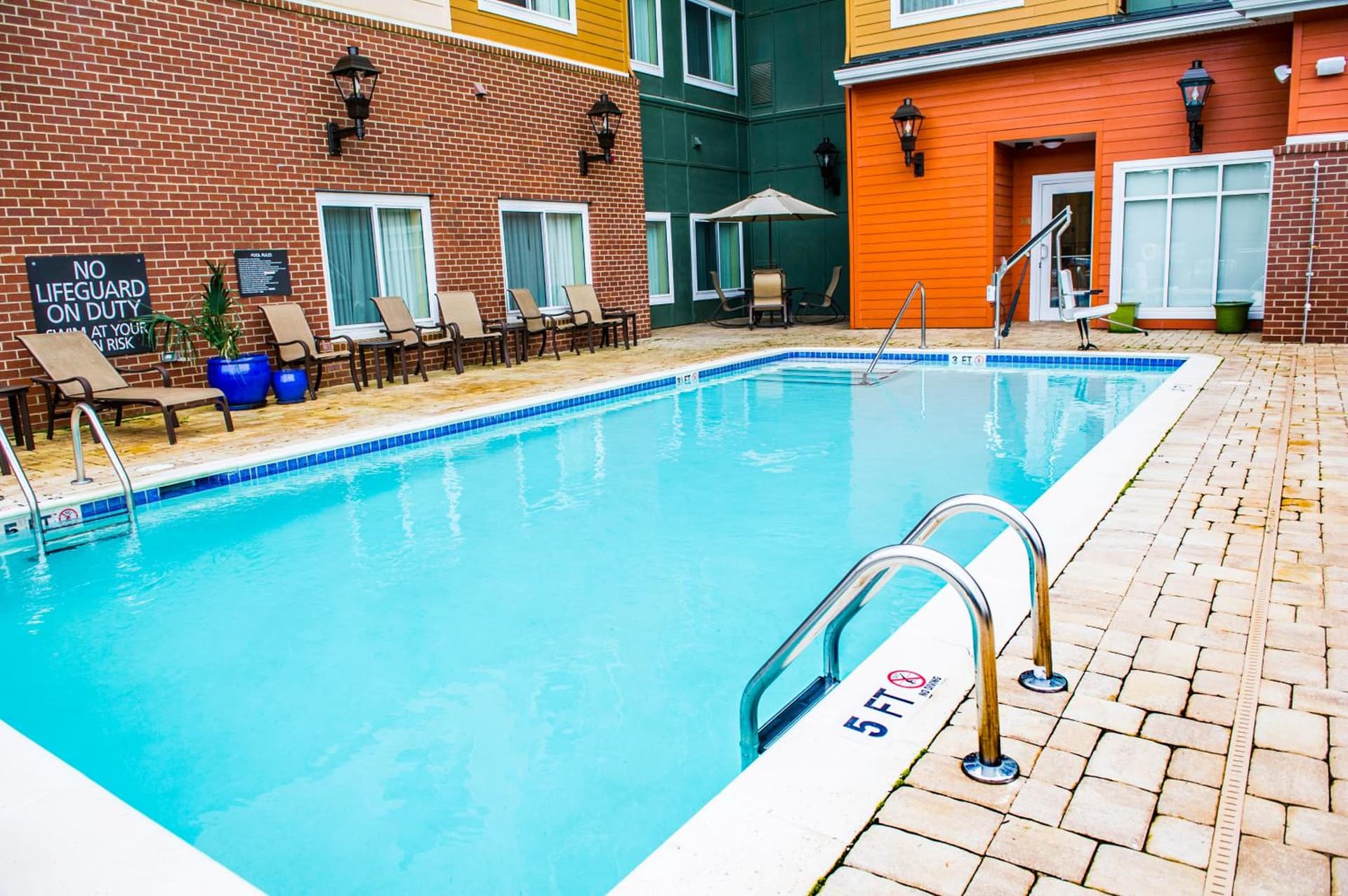 Residence Inn by Marriott Columbia Northwest/Harbison property views in Columbia, SC — gallery photo 3