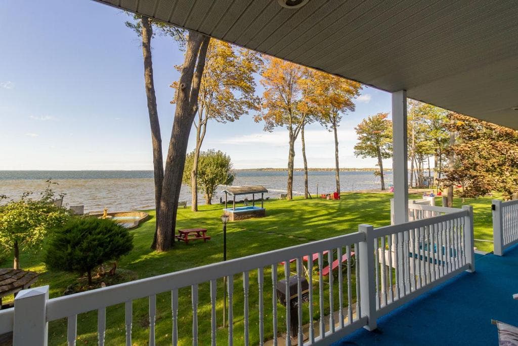 Cedar Oaks Lakeside Resort interior in Prudenville, MI — gallery photo 2