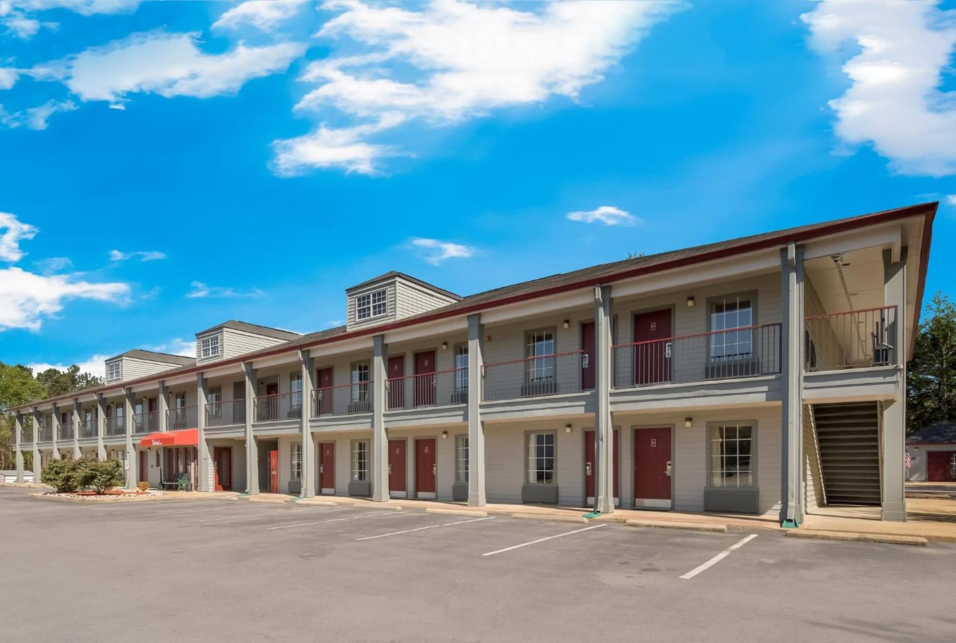 Red Roof Inn Jasper interior in Jasper, AL — gallery photo 2