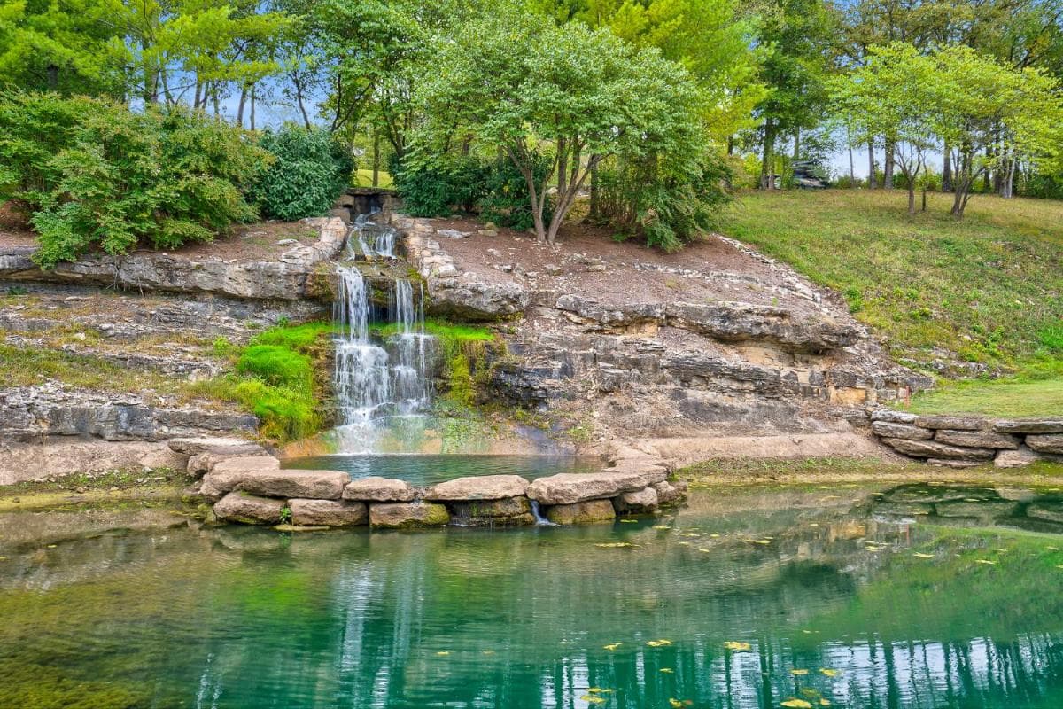 StoneBridge Village Resort interior in Reeds Spring, MO — gallery photo 2