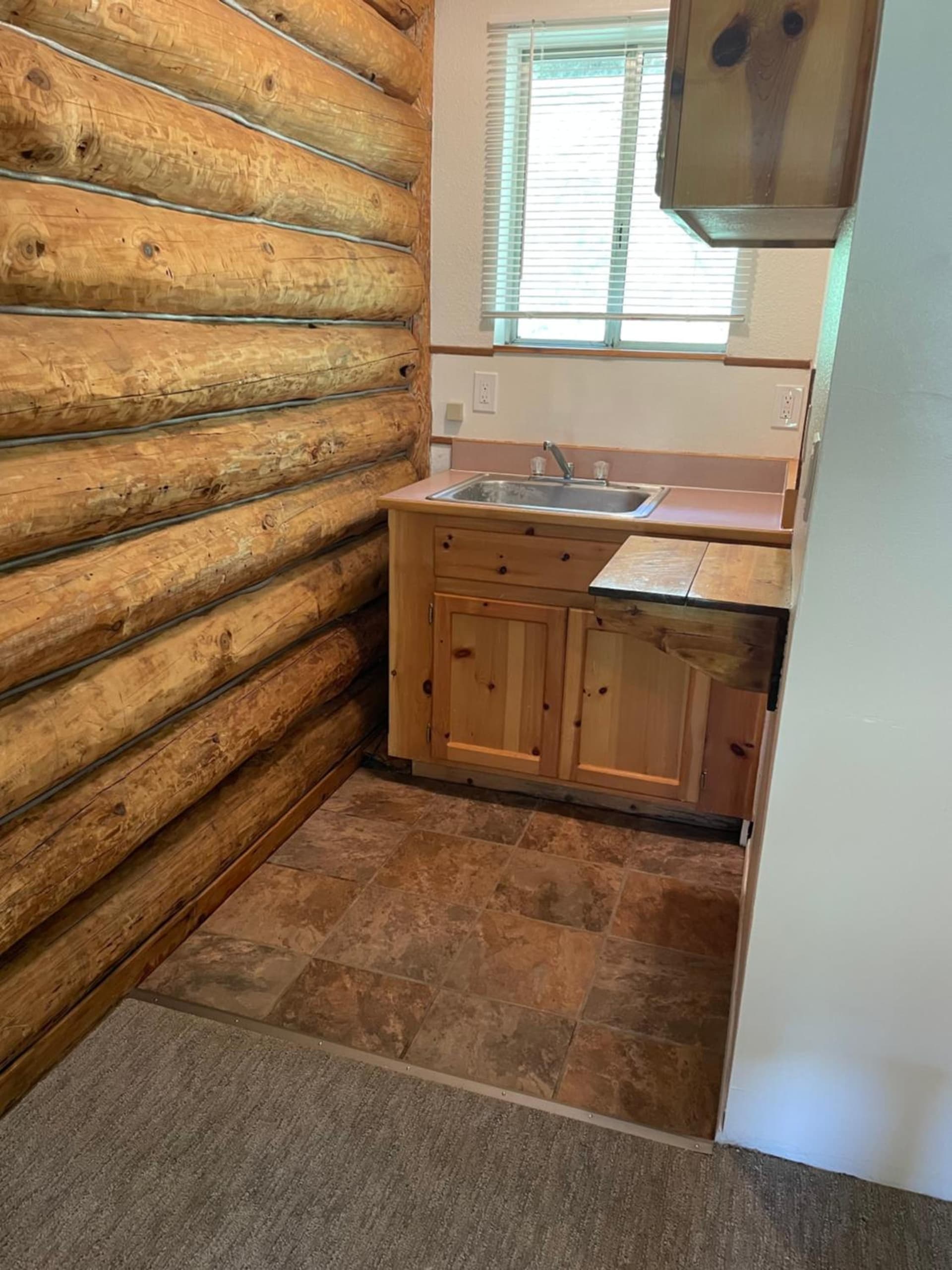 Bear Creek Cabins interior in Midpines, CA — gallery photo 2