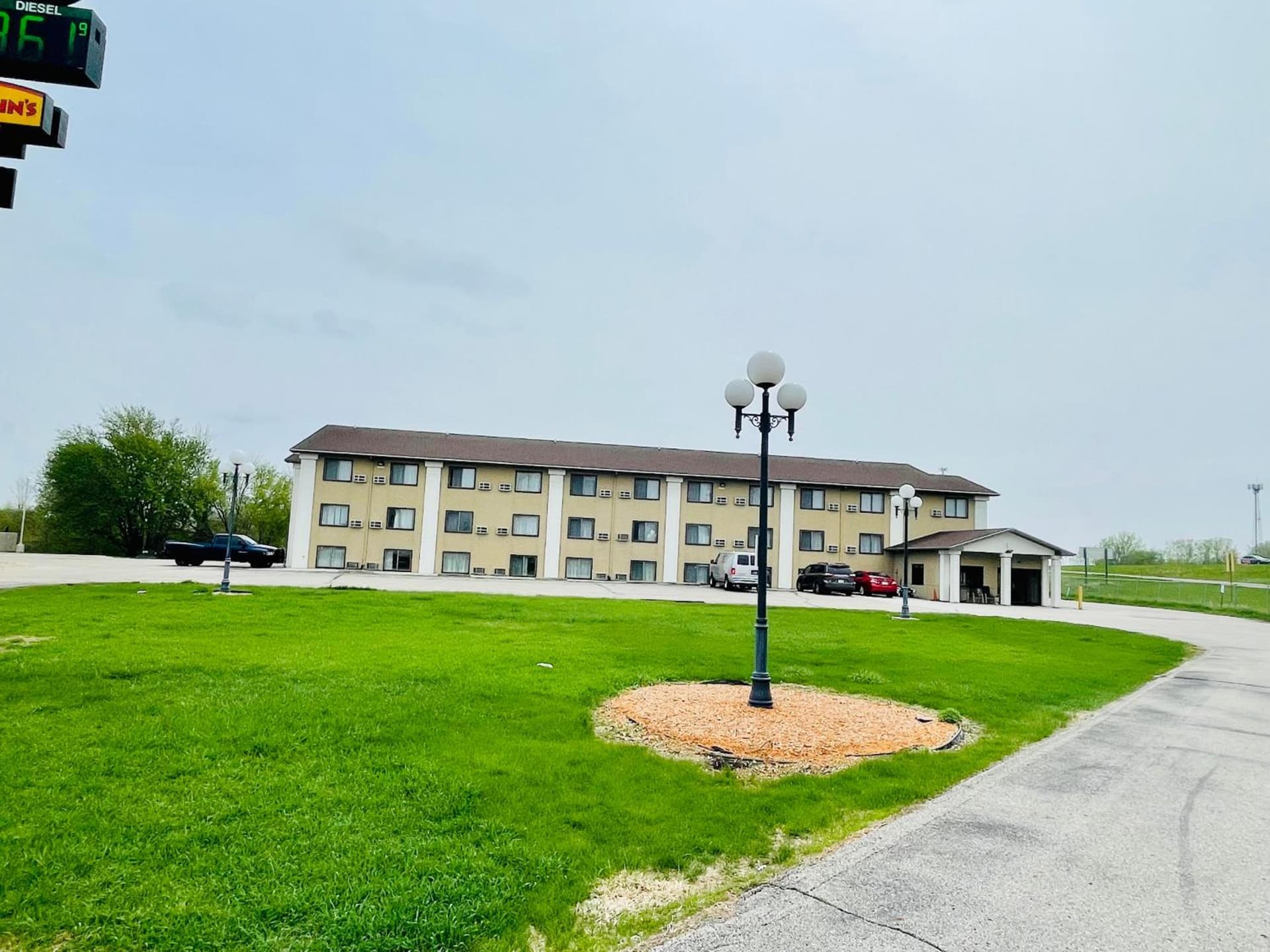 Super 8 by Wyndham Clear Lake featured exterior or lobby in Clear Lake, IA — similar hotel