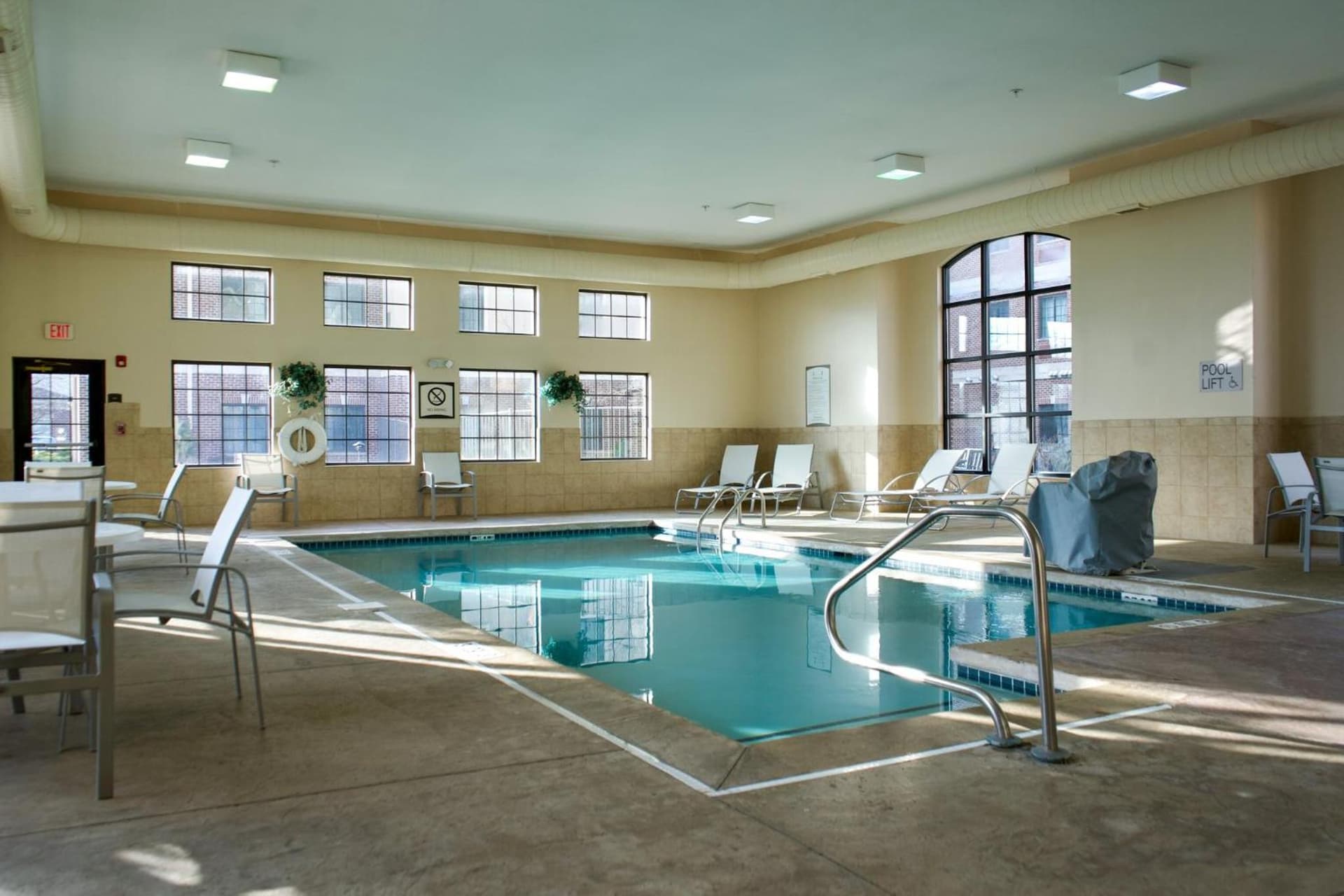 Staybridge Suites Akron-Stow-Cuyahoga Falls by IHG interior in Stow, OH — gallery photo 2