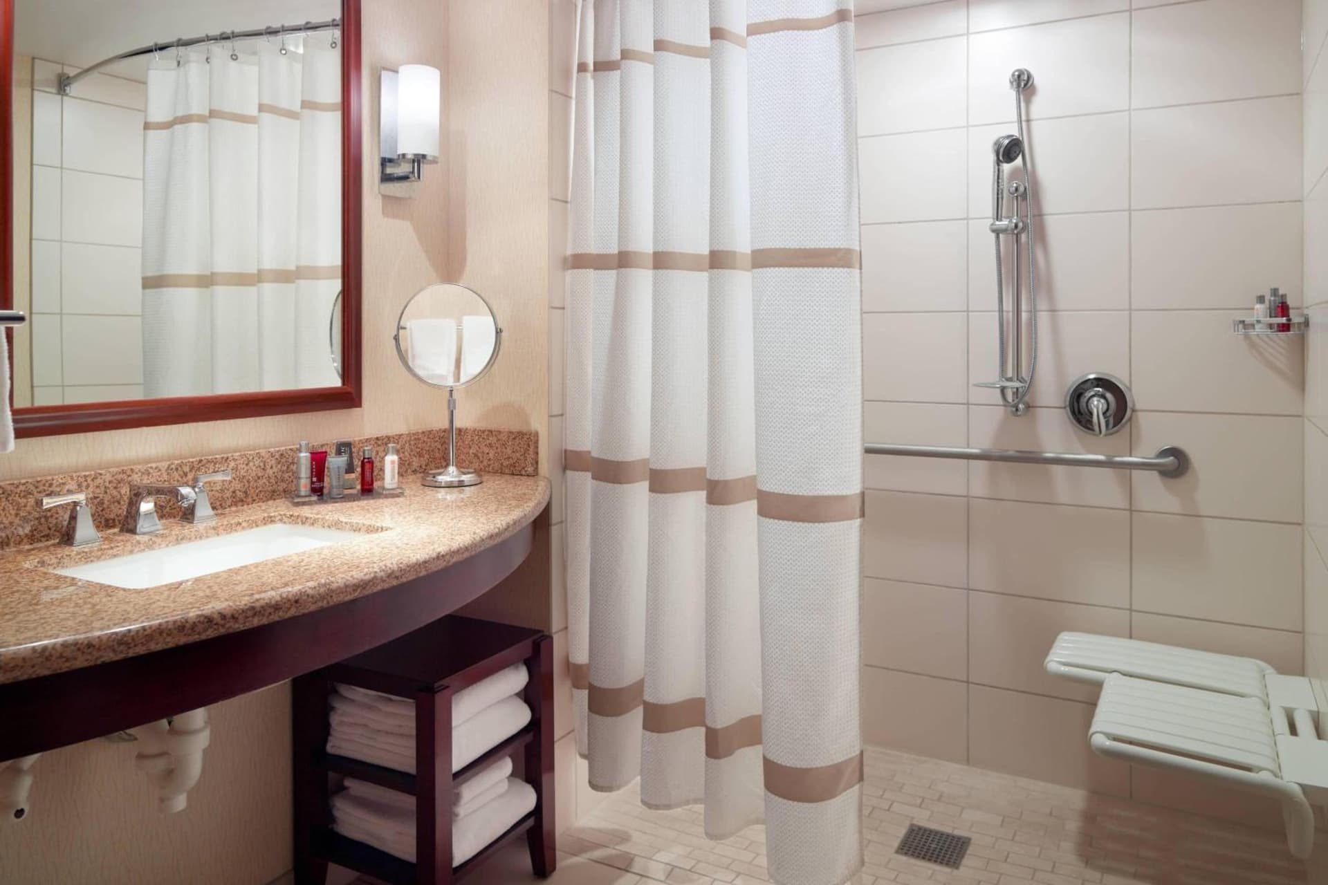 Marriott Bloomington Normal Hotel and Conference Center gallery photo in Bloomington, IL — image 54