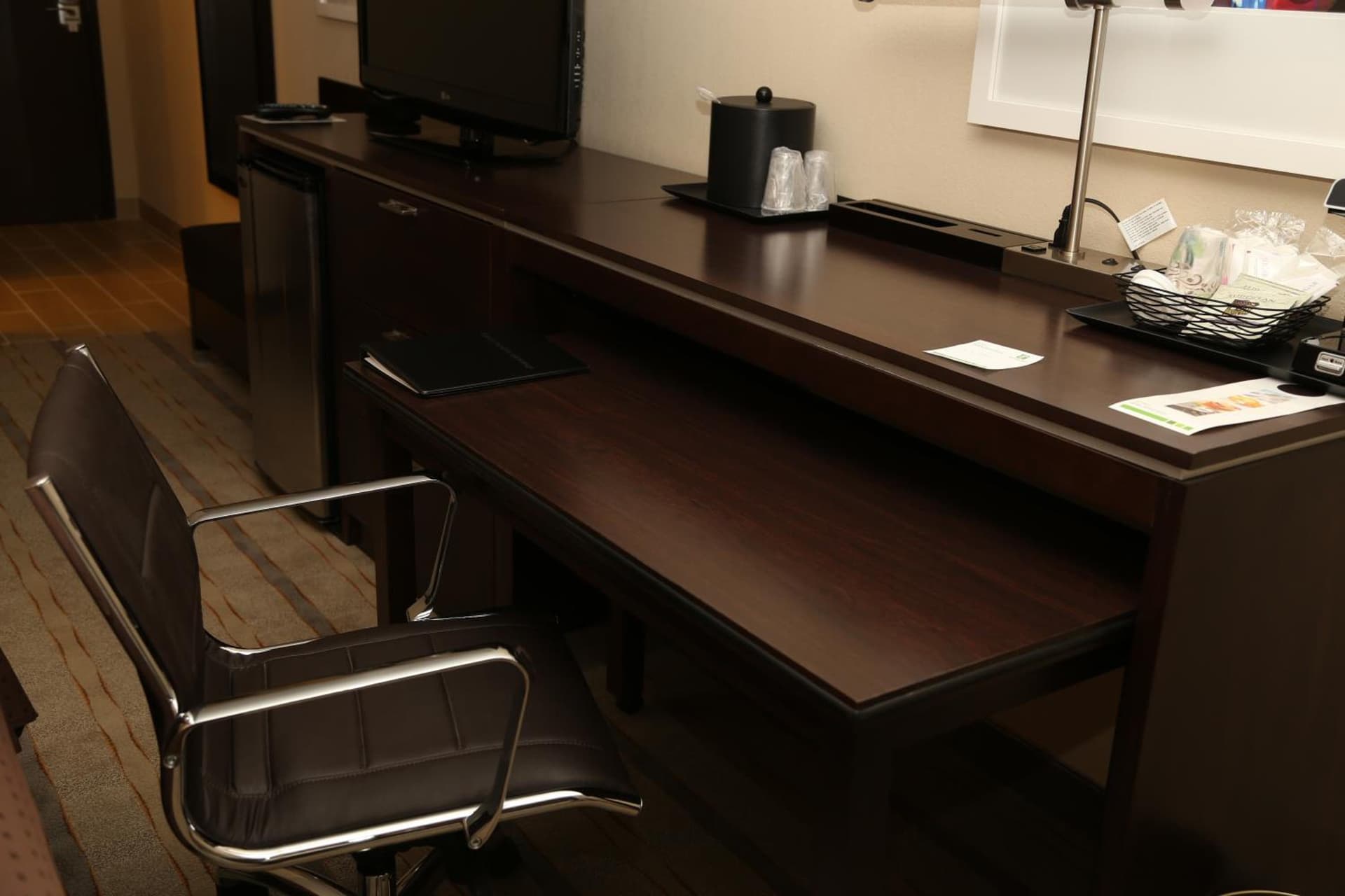 Holiday Inn Charlotte Airport by IHG property views in Charlotte, NC — gallery photo 3
