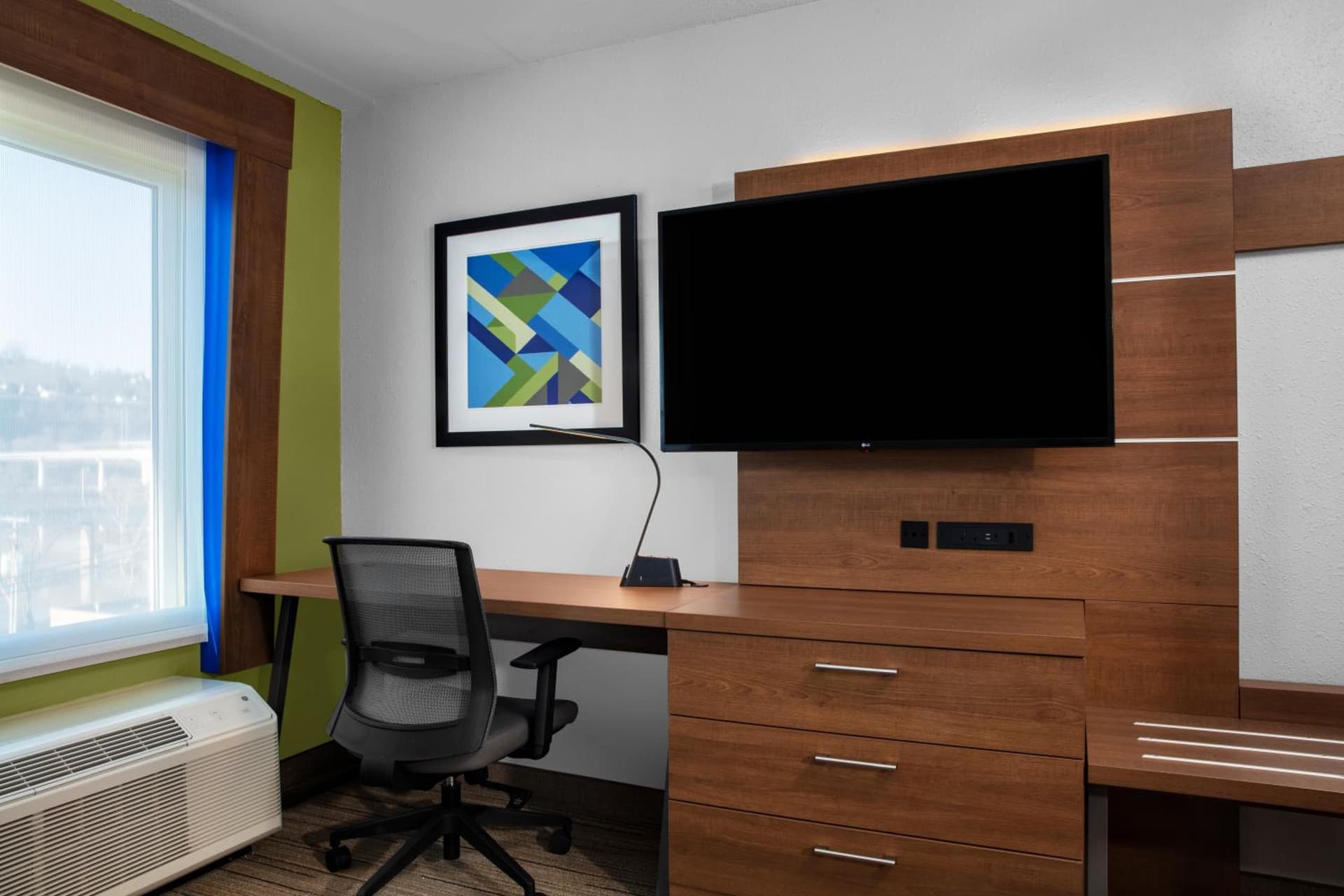 Holiday Inn Express Charleston-Civic Center by IHG property views in Charleston, WV — gallery photo 3