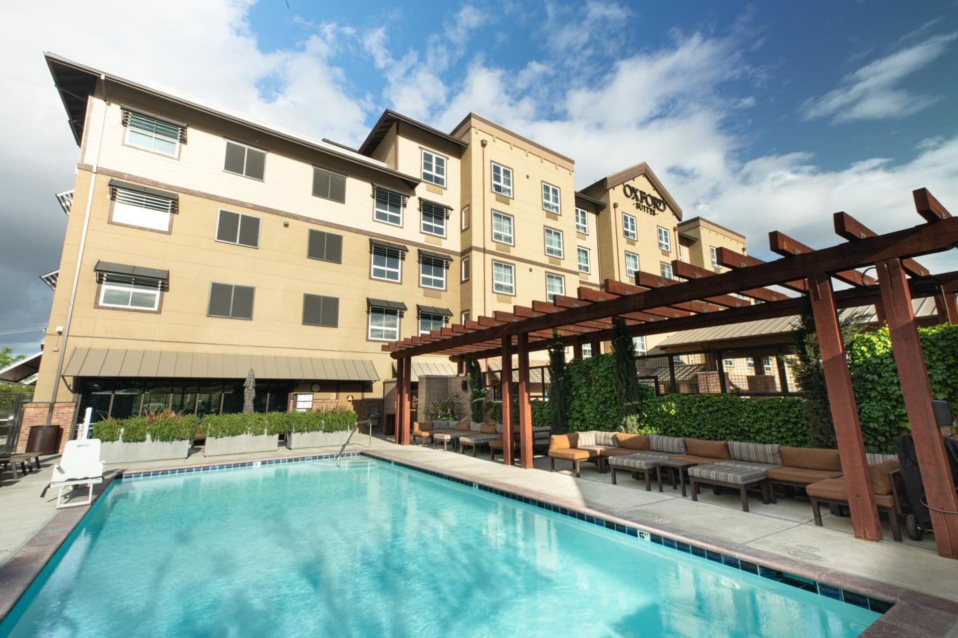 Oxford Suites Paso Robles interior in Paso Robles, CA — gallery photo 2