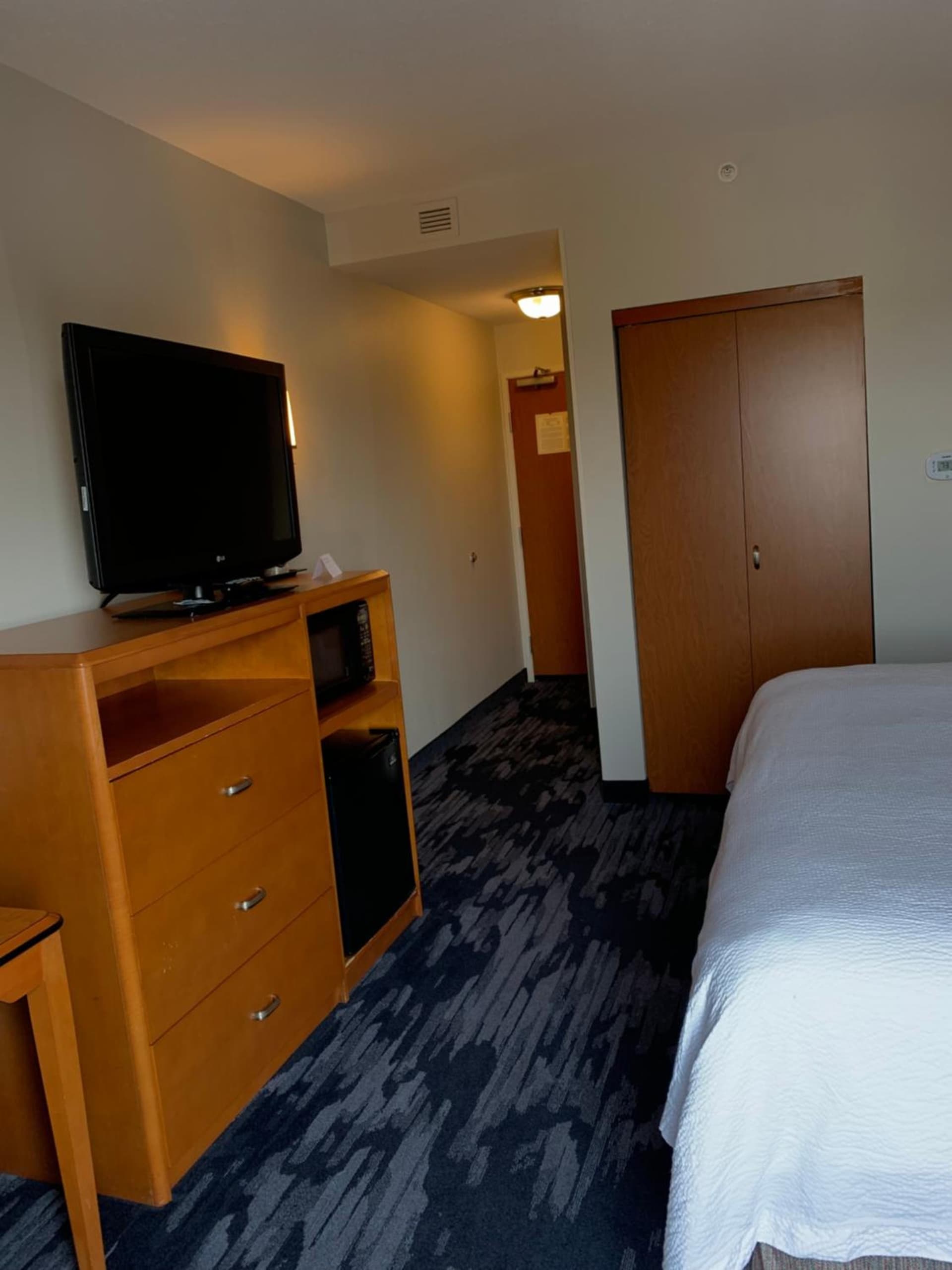 Fairfield Inn & Suites by Marriott Marietta interior in Marietta, OH — gallery photo 2