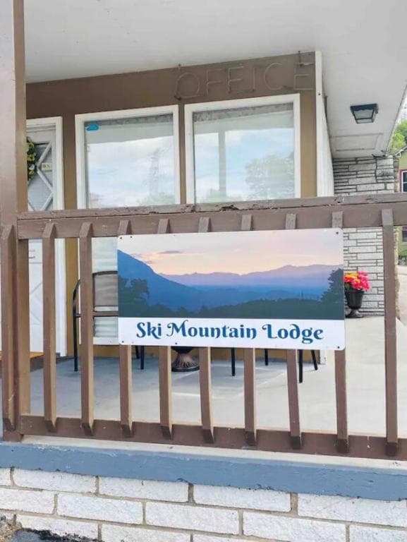 Ski Mountain Lodge featured exterior or lobby in Gatlinburg, TN — similar hotel