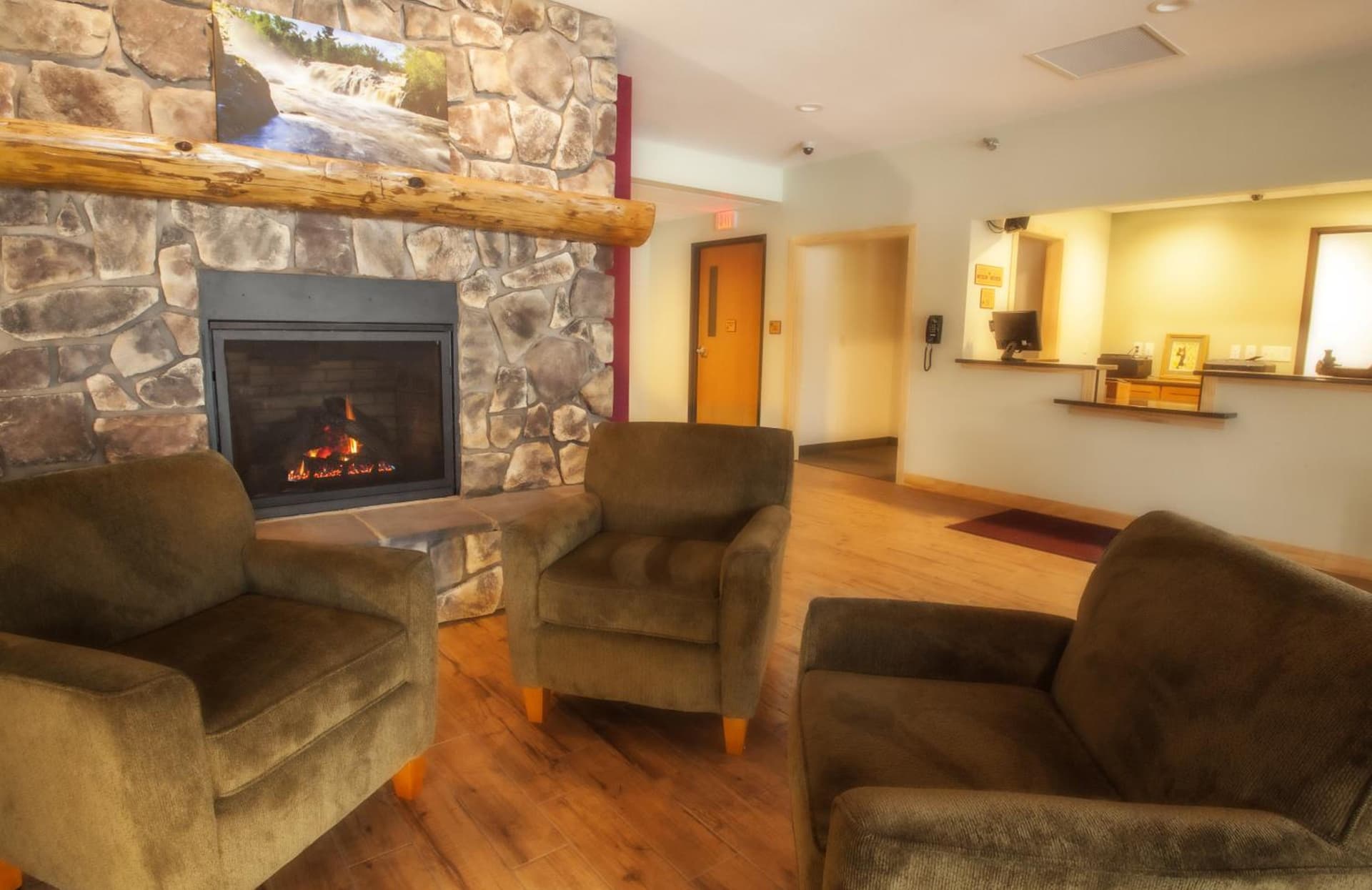 Junction Inn Suites & Conference Center interior in Babbitt, MN — gallery photo 2