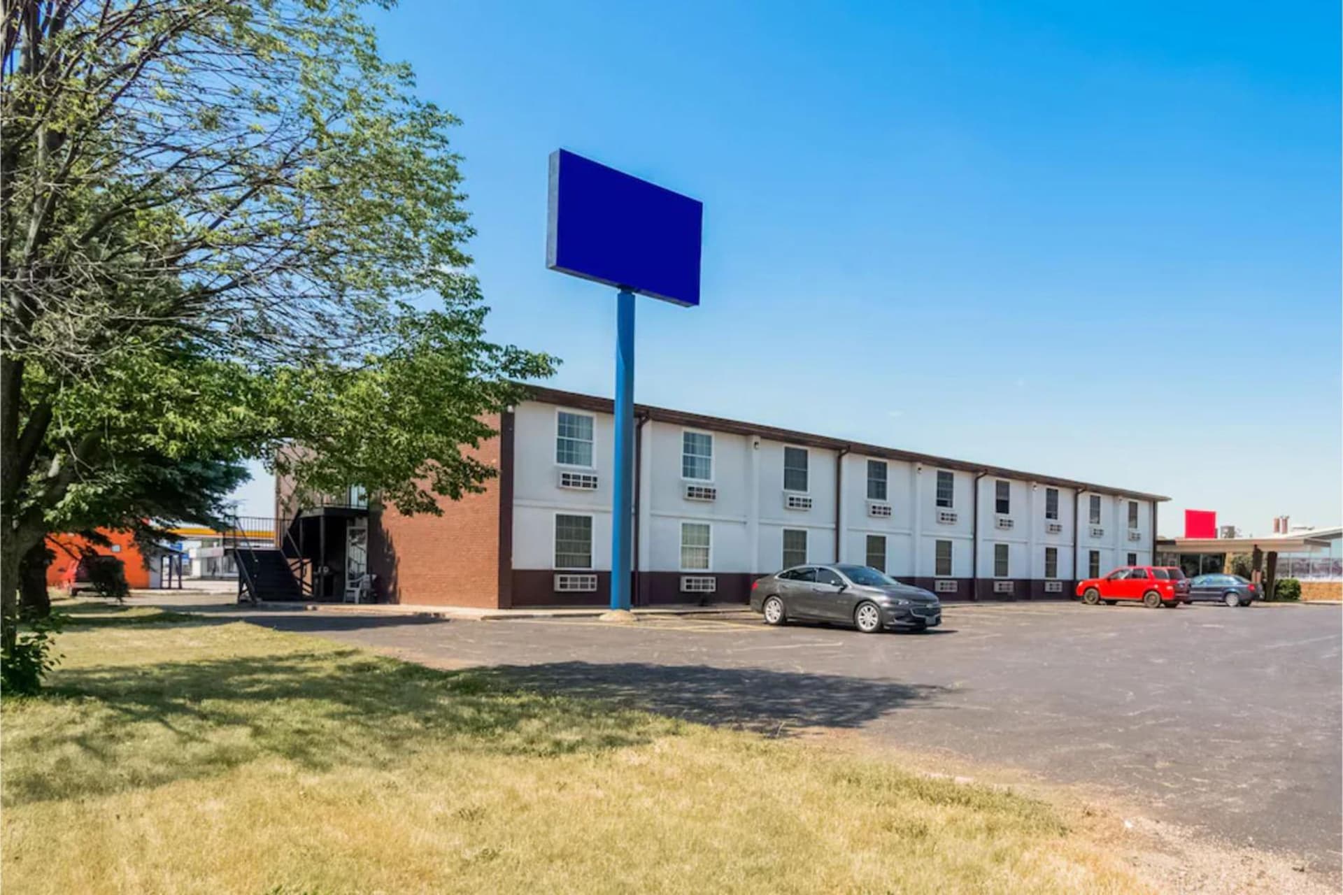 OYO Hotel Morton East Peoria I-74 featured exterior or lobby in Morton, IL — similar hotel