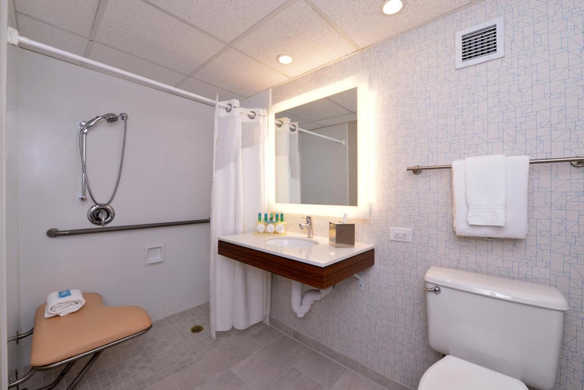 Holiday Inn Express & Suites Springfield by IHG gallery photo in Springfield, IL — image 11