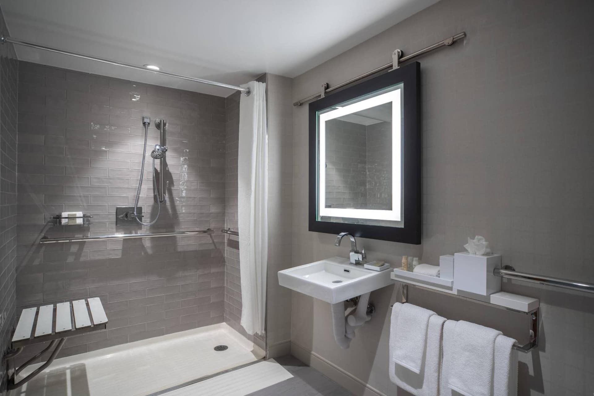 Renaissance Minneapolis Bloomington Hotel gallery photo in Bloomington, MN — image 12