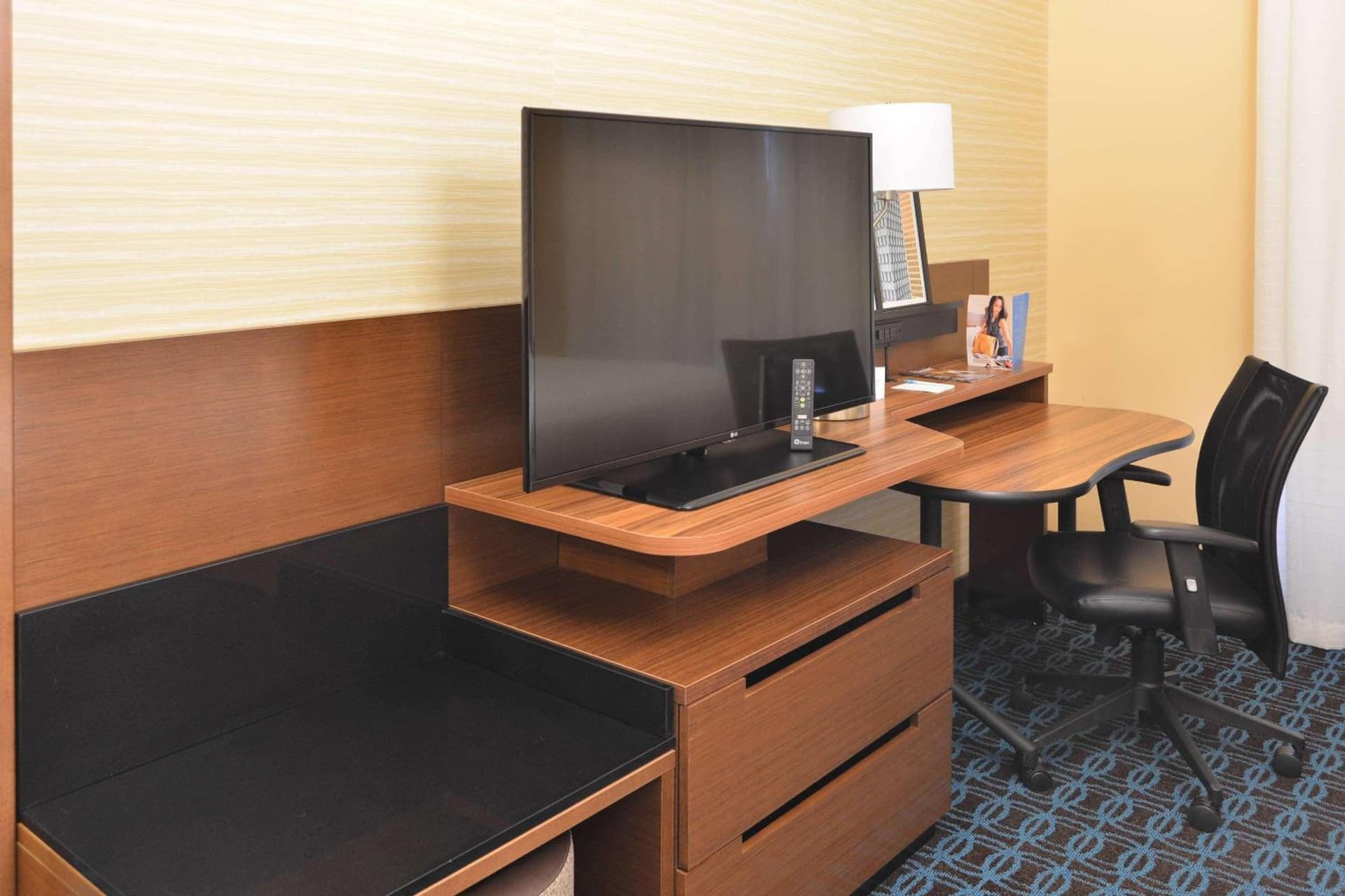 Fairfield Inn & Suites by Marriott Eau Claire/Chippewa Falls interior in Eau Claire, WI — gallery photo 2