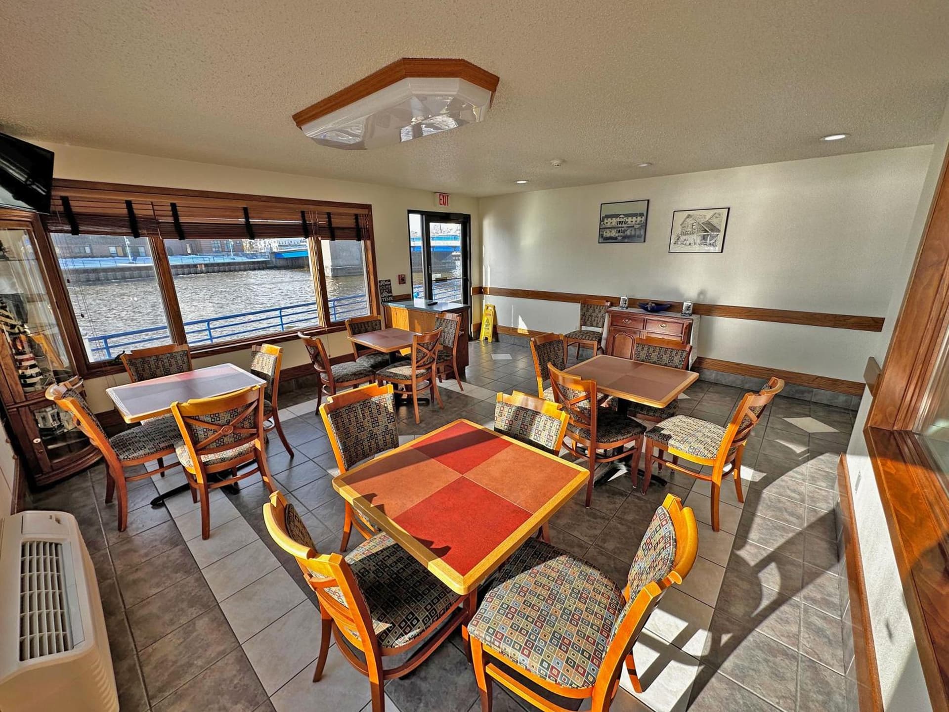 Harbor Winds Hotel property views in Sheboygan, WI — gallery photo 3