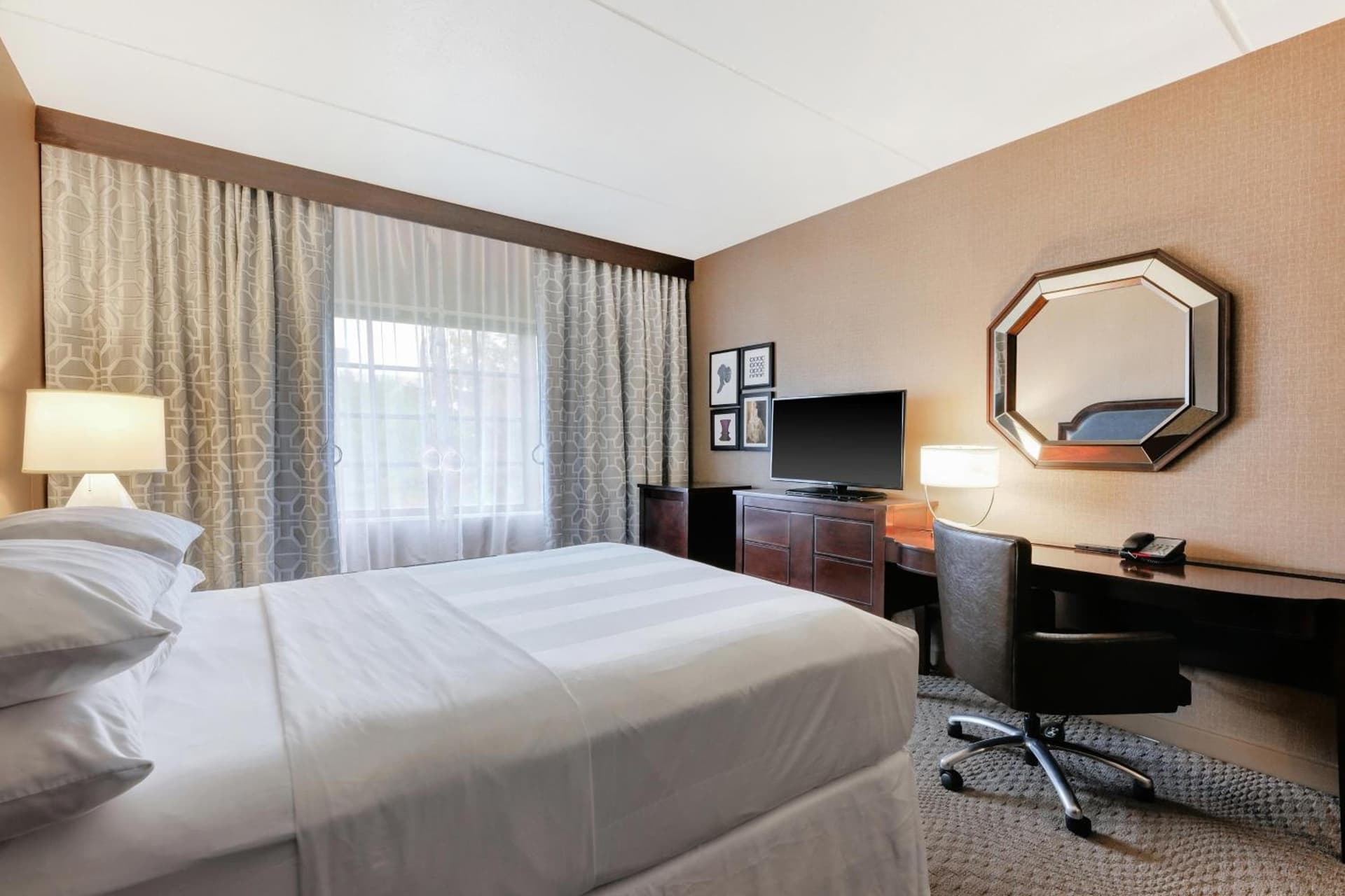 Sheraton Tarrytown Hotel property views in Tarrytown, NY — gallery photo 3