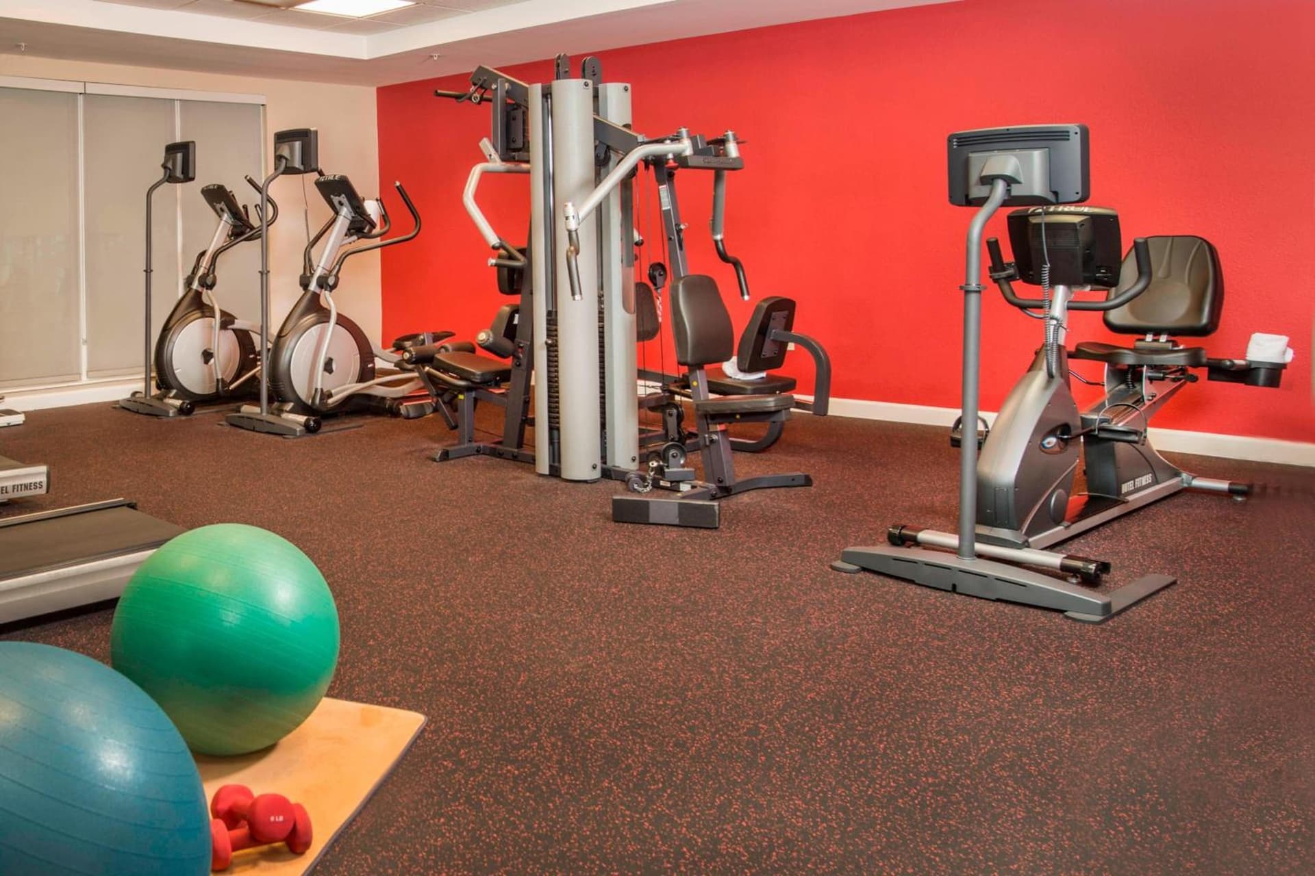 TownePlace Suites by Marriott Clinton at Joint Base Andrews interior in Clinton, MD — gallery photo 2