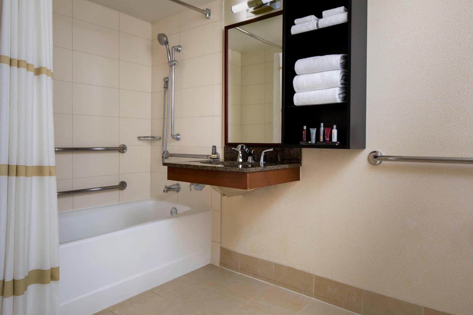 Los Angeles Marriott Burbank Airport gallery photo in Burbank, CA — image 23