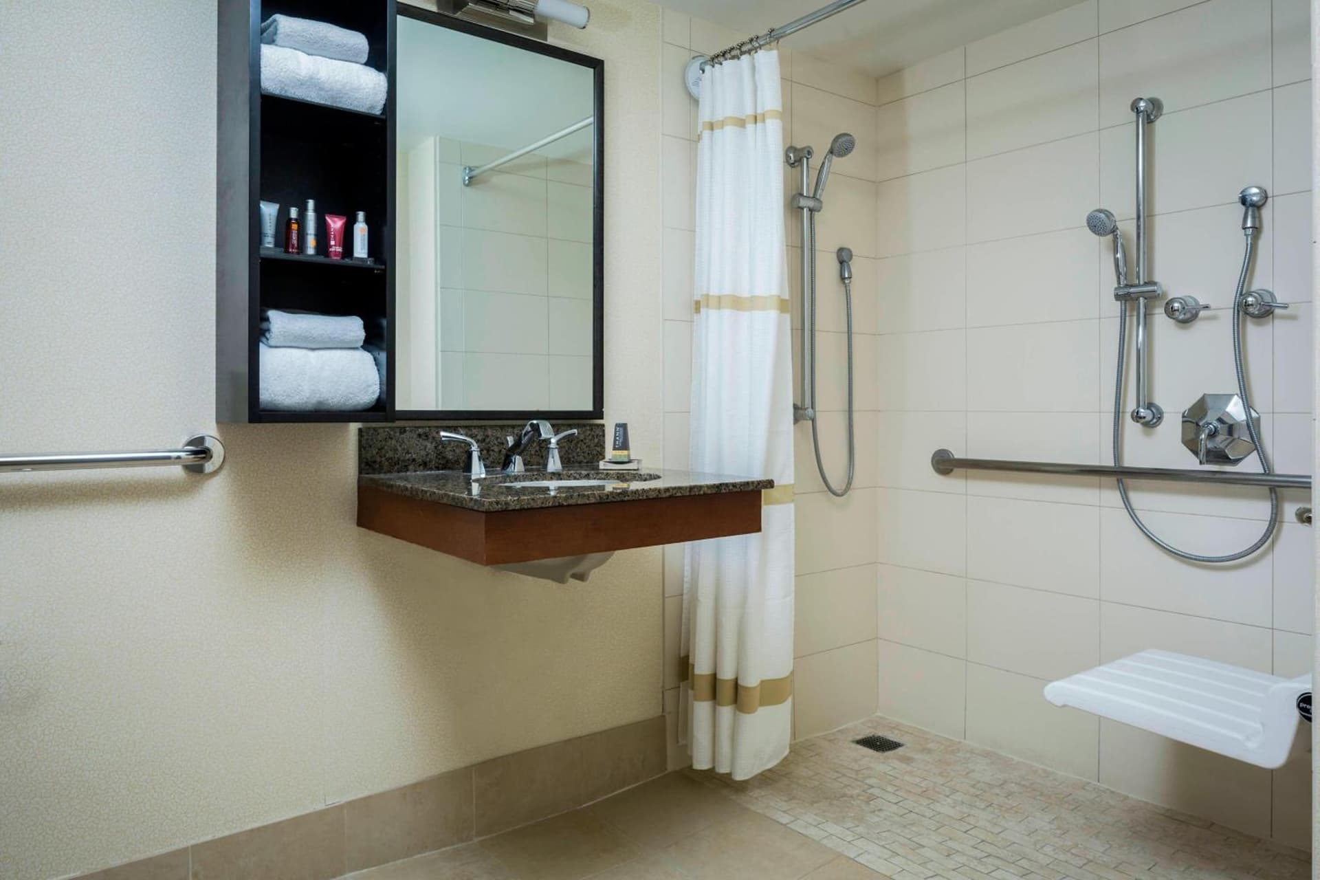 Los Angeles Marriott Burbank Airport gallery photo in Burbank, CA — image 5