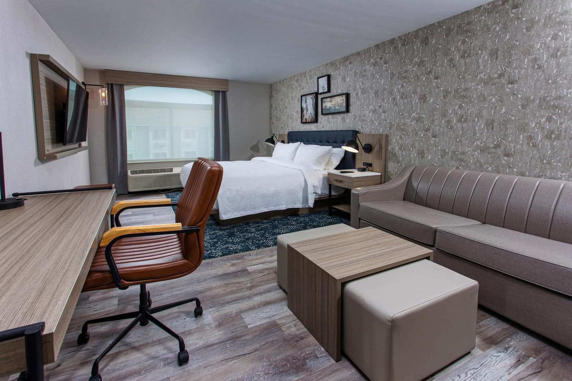 Four Points by Sheraton Appleton interior in Appleton, WI — gallery photo 2