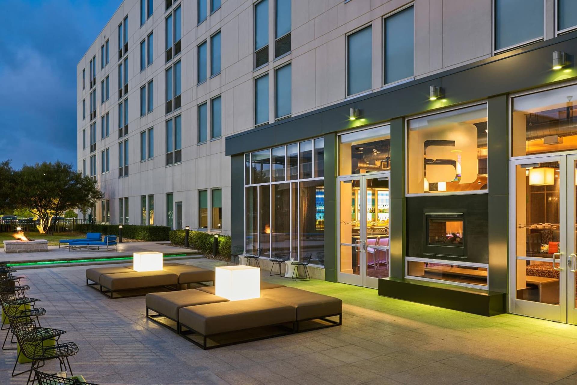 Aloft San Antonio Airport interior in San Antonio, TX — gallery photo 2